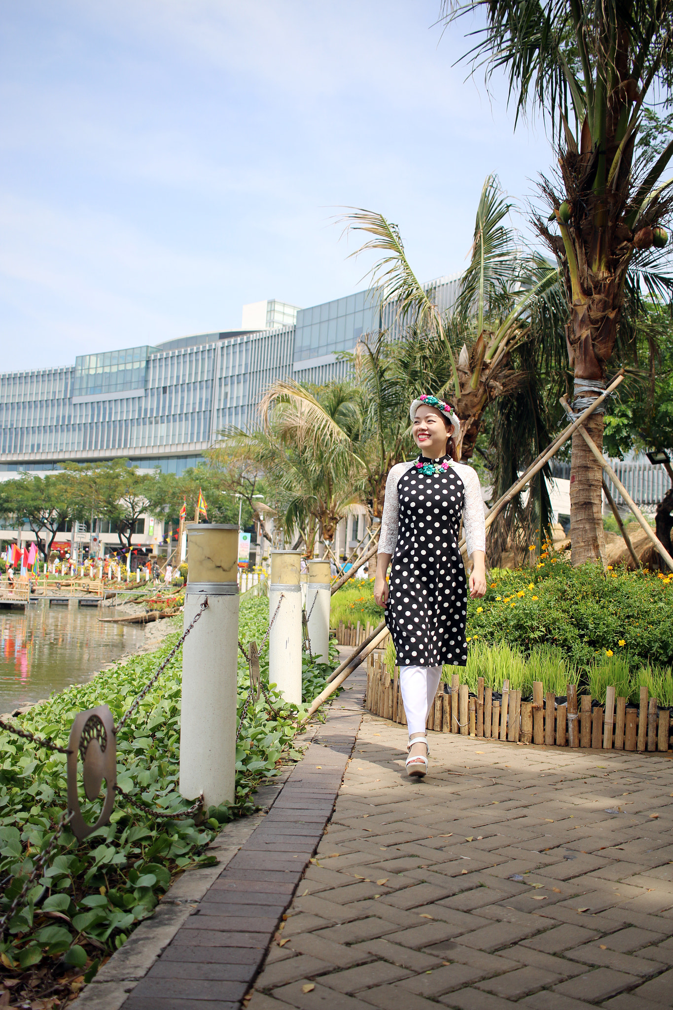 Canon EF-S 24mm F2.8 STM sample photo. Img photography