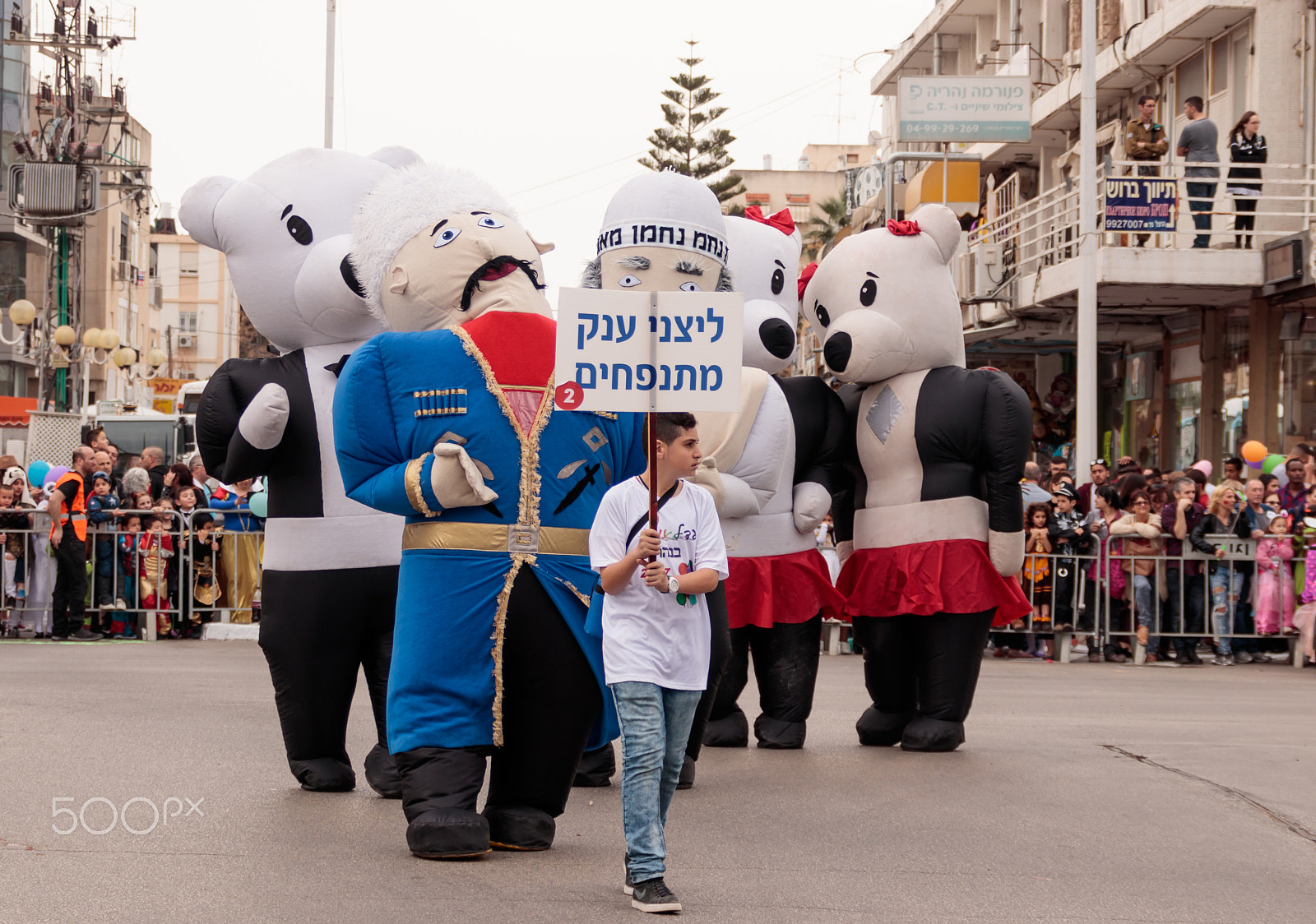 Canon EF 75-300mm F4.0-5.6 IS USM sample photo. Participants dressed in large inflatable suits are walking along photography