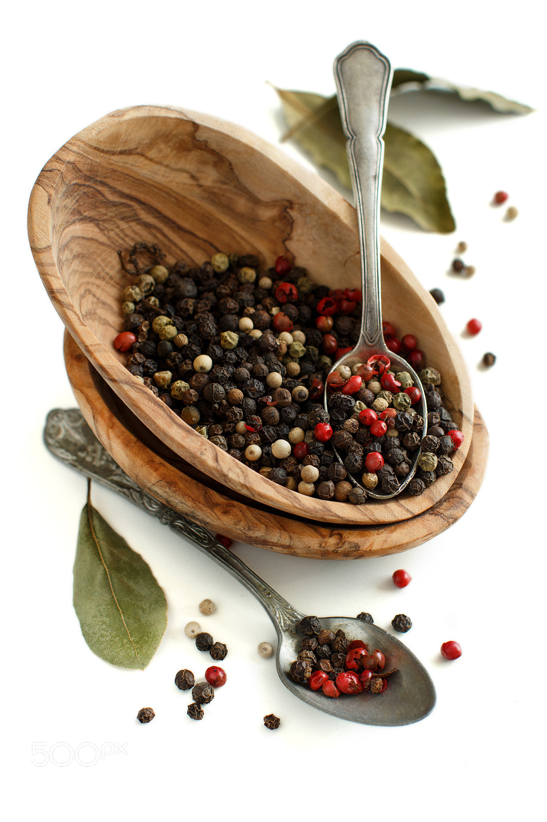 Canon EOS 650D (EOS Rebel T4i / EOS Kiss X6i) + Canon EF 50mm F1.2L USM sample photo. Peppercorn mix in a bowl and bay leaves photography