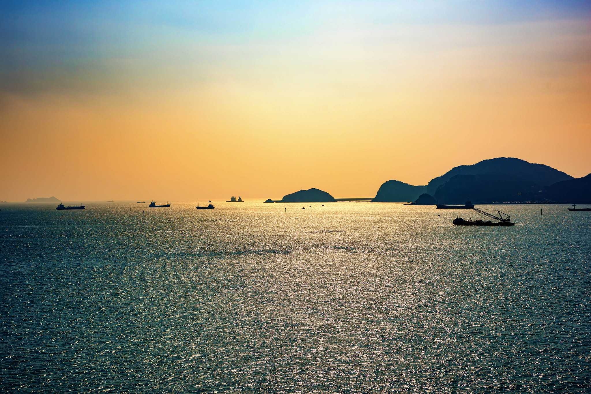 Sigma 24-70mm F2.8 EX DG Macro sample photo. Sea of busan photography