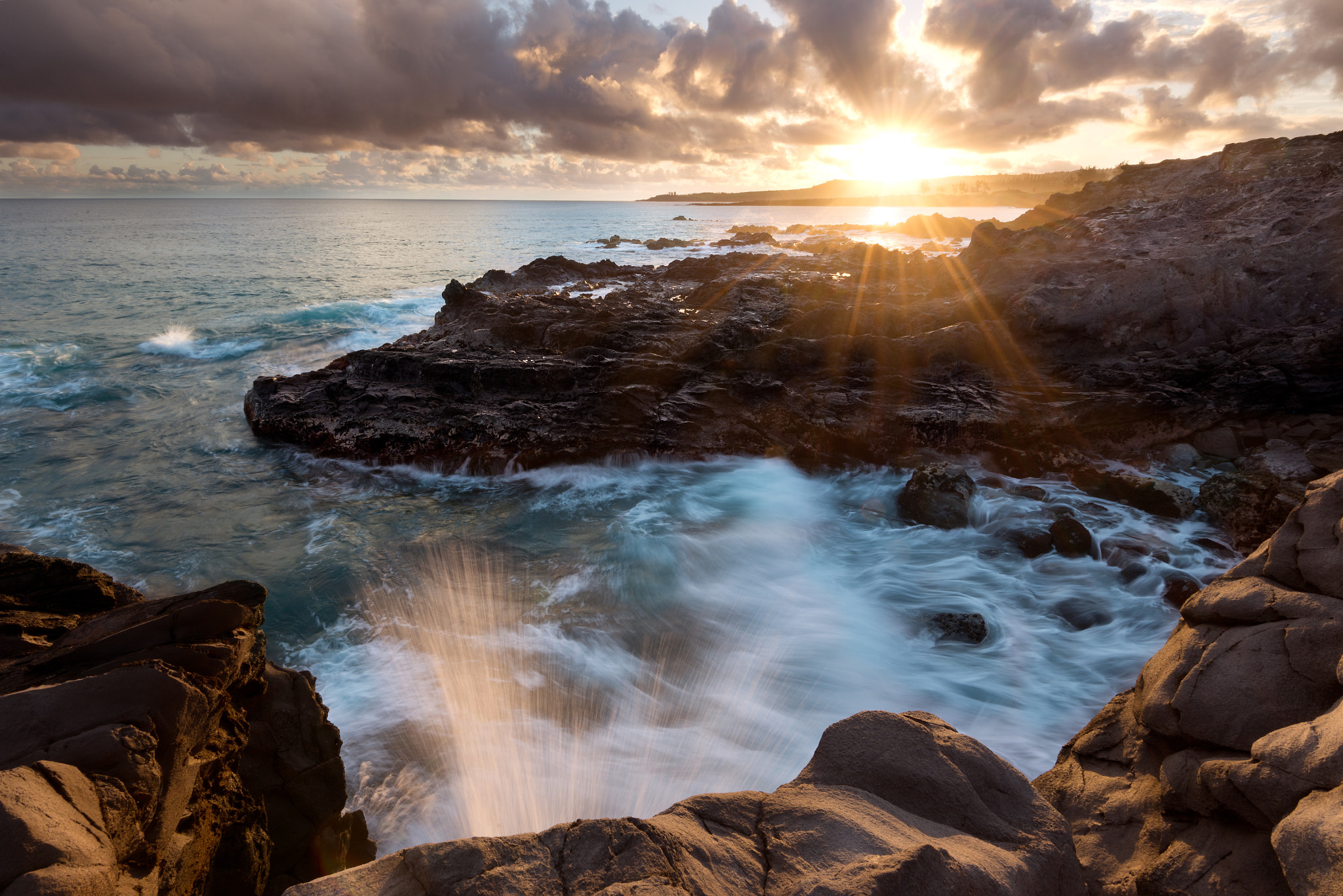Nikon AF-S Nikkor 16-35mm F4G ED VR sample photo. Sea spray catching the morning light in maui photography