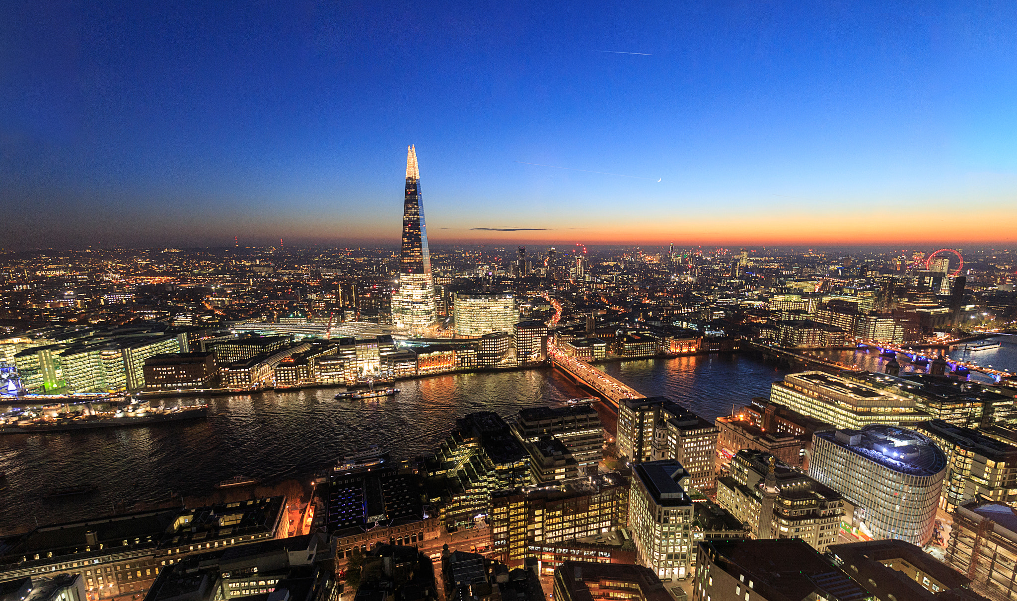 Canon EOS 6D + Canon EF 300mm f/2.8L sample photo. Sky garden - london photography