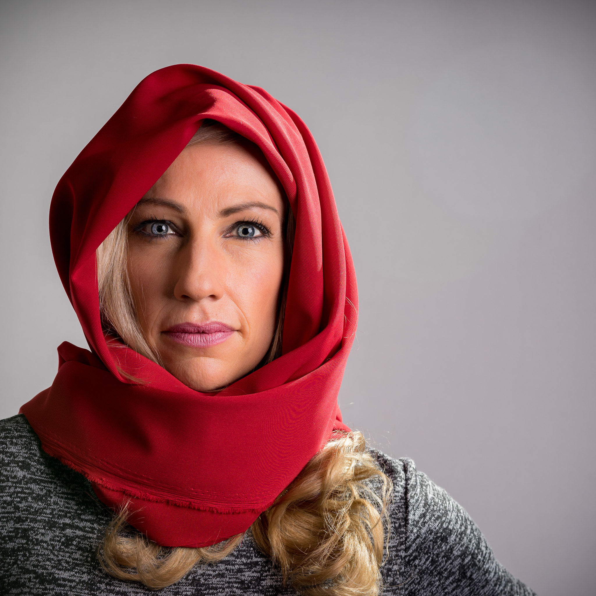 Sony a7 II + Sony FE 90mm F2.8 Macro G OSS sample photo. The red scarf photography