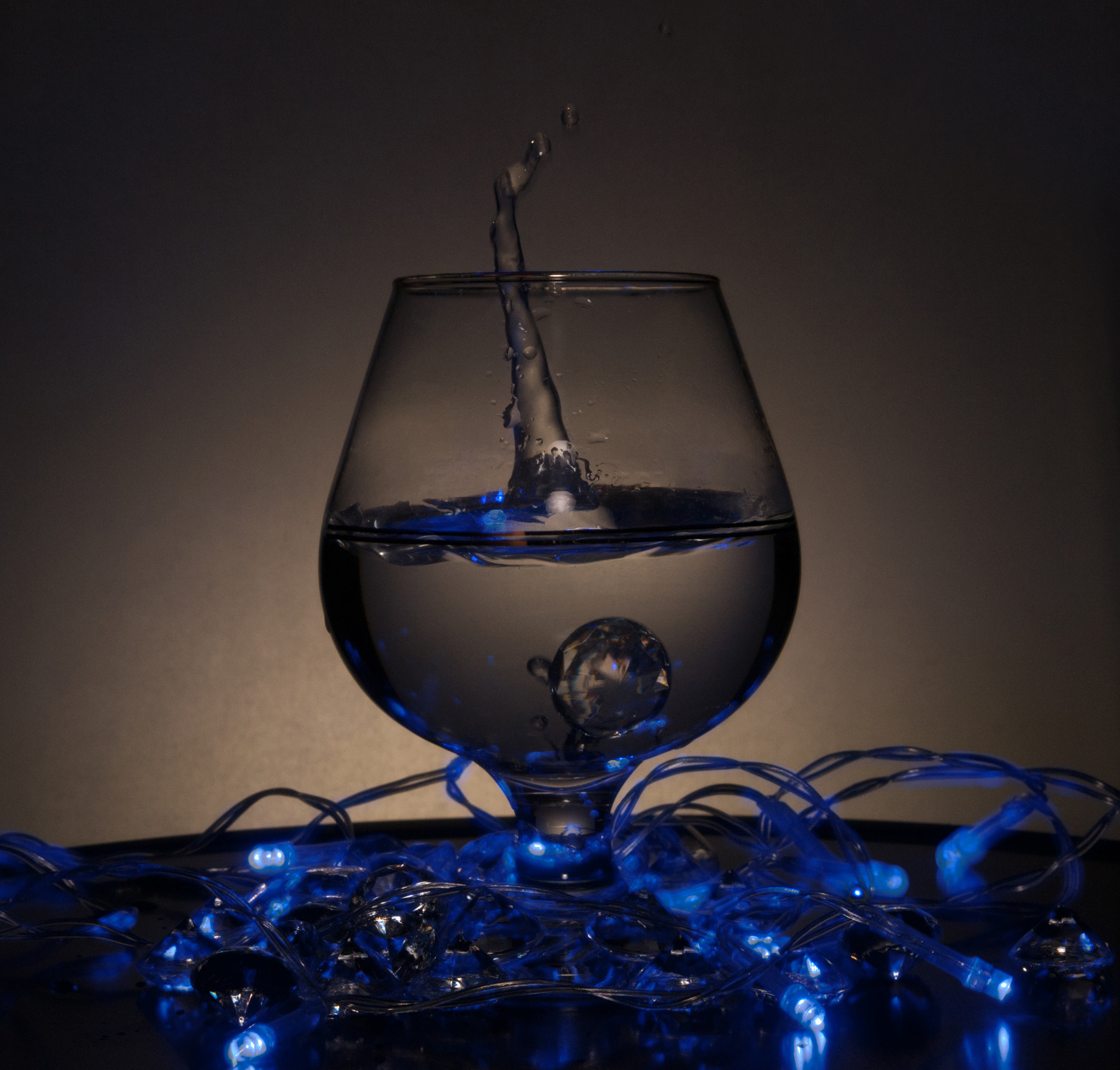 Sigma 24-70mm F2.8 EX DG HSM sample photo. Waterdrop diamand photography