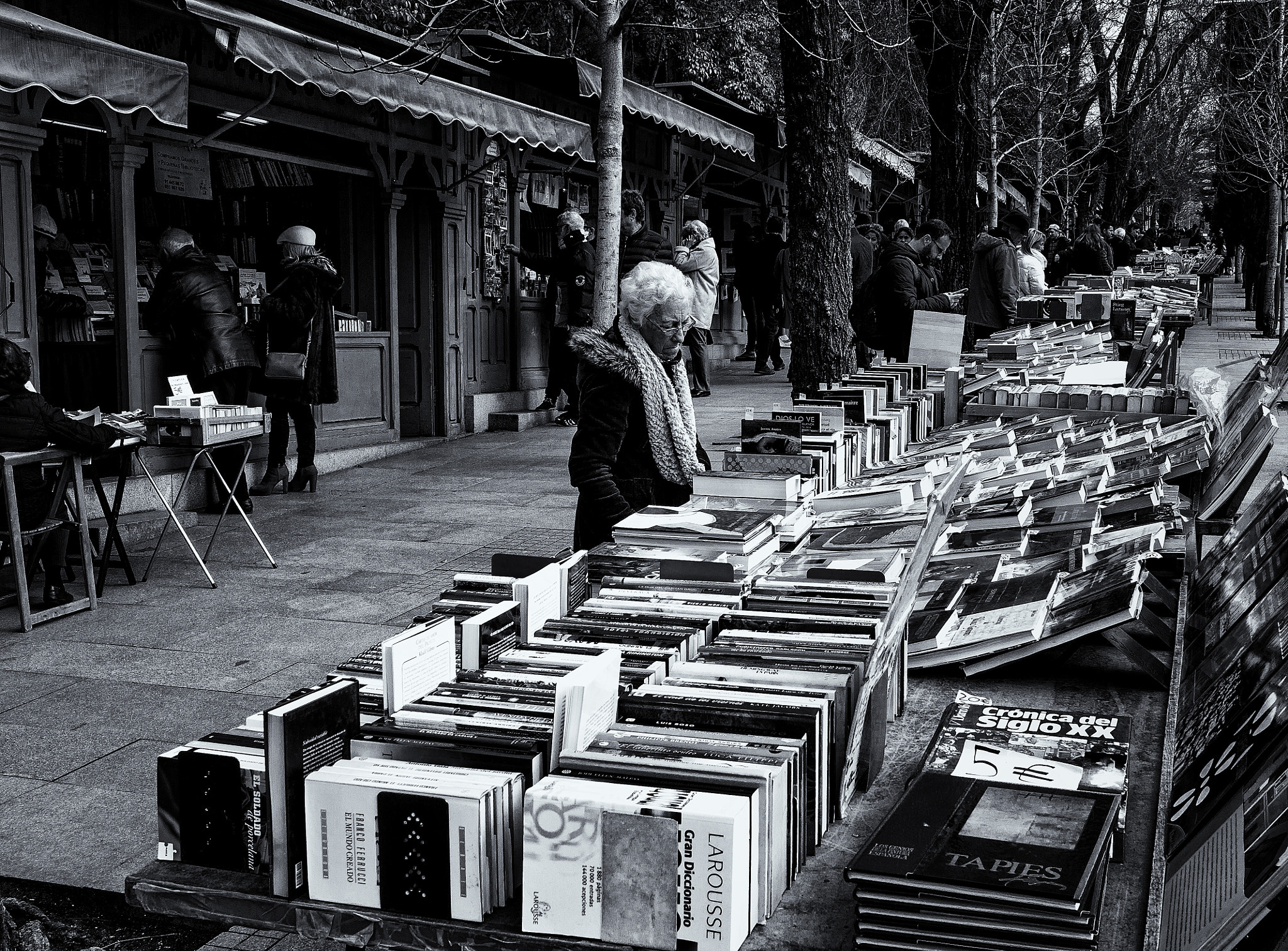 Canon EF-S 24mm F2.8 STM sample photo. Book leak photography