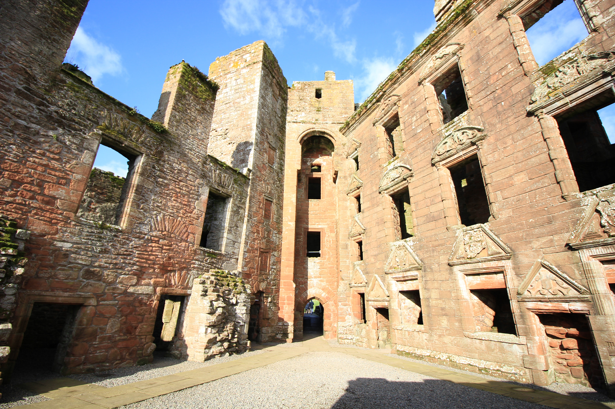 Canon EOS 550D (EOS Rebel T2i / EOS Kiss X4) sample photo. Caerlaverock castle photography