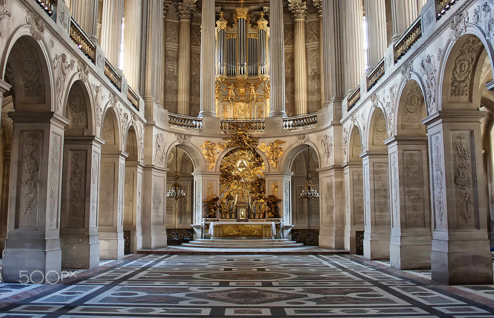 Canon EF-S 18-55mm F3.5-5.6 II sample photo. Chapelle royale photography