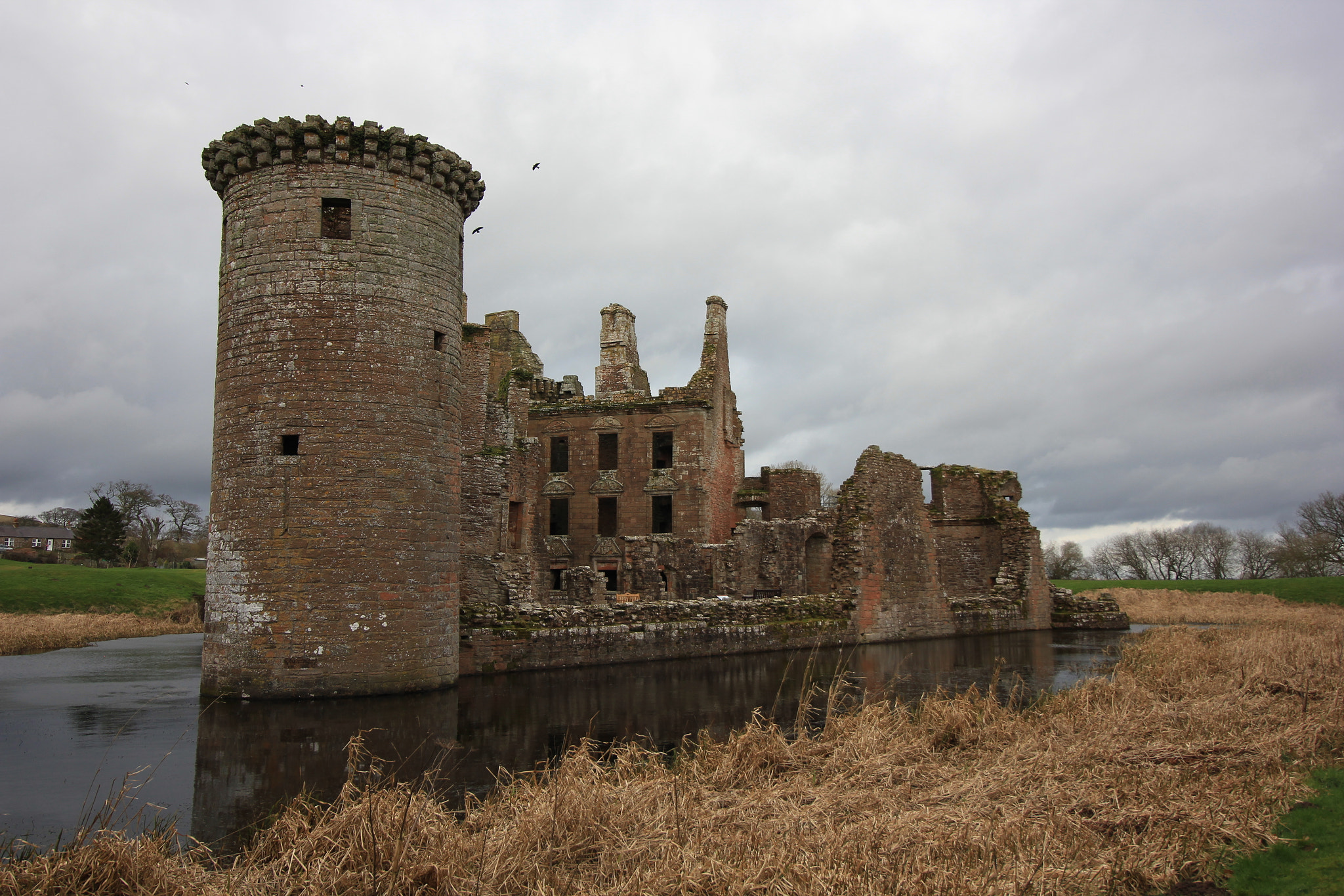 Canon EOS 550D (EOS Rebel T2i / EOS Kiss X4) sample photo. Caerlaverock ruins photography