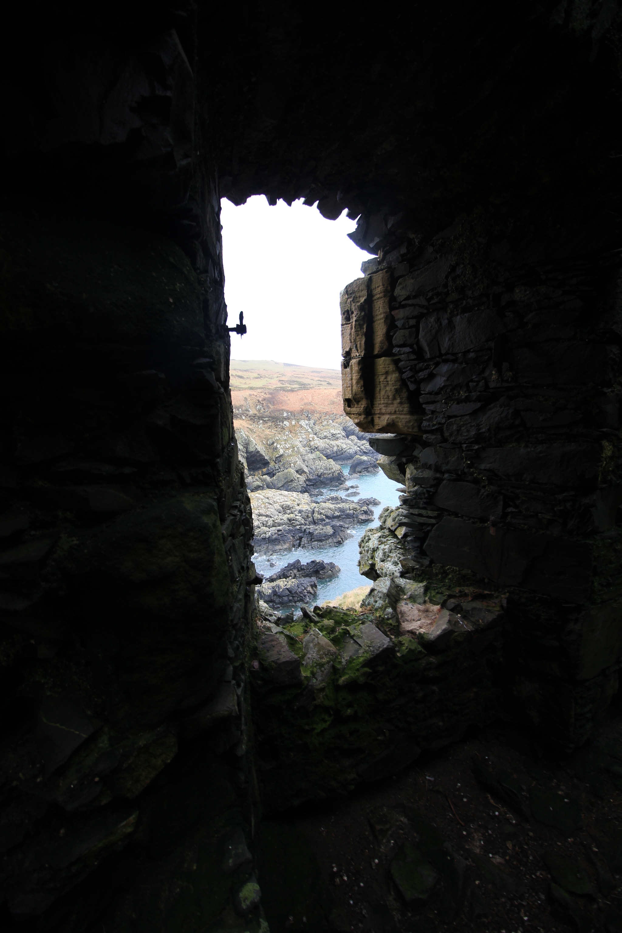 Canon EOS 550D (EOS Rebel T2i / EOS Kiss X4) sample photo. Rocks window photography