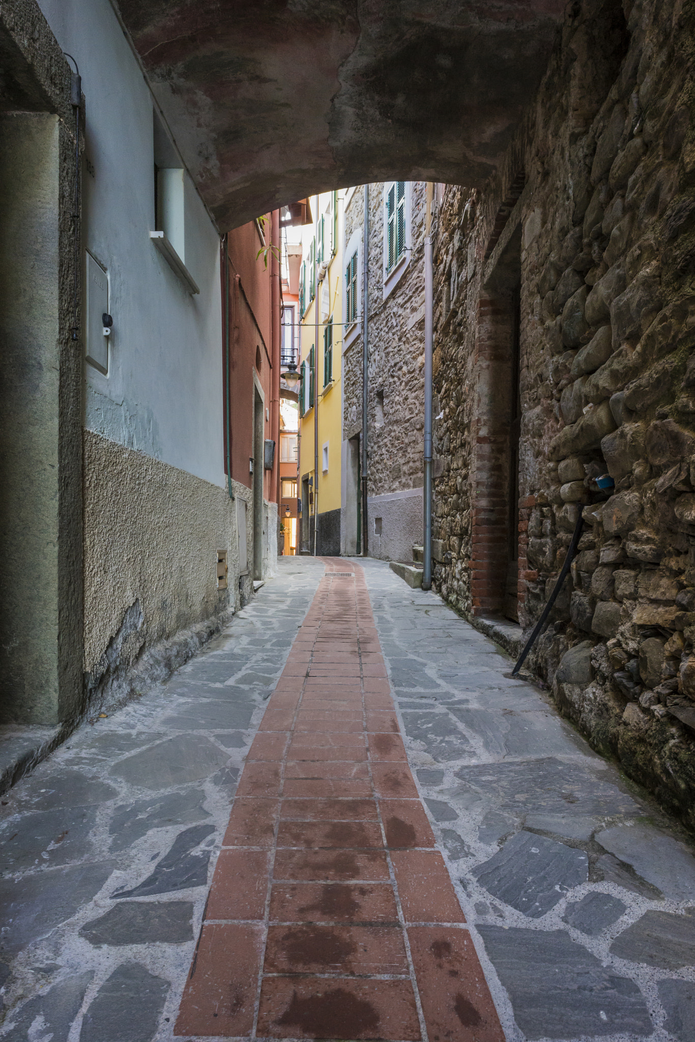 E 21mm F2.8 sample photo. Small alley, manarola photography