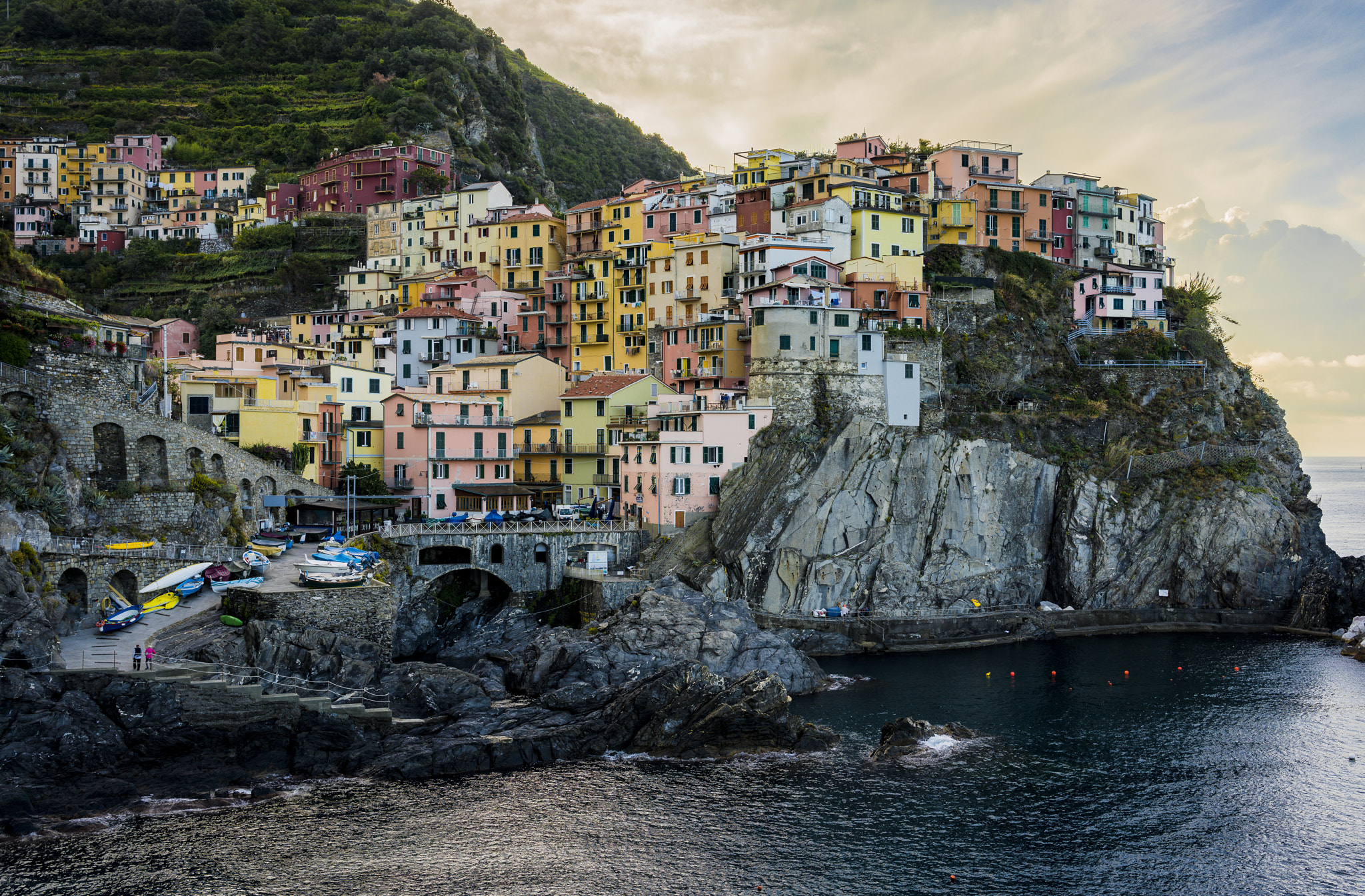 Sony a7R II + Sony Sonnar T* FE 35mm F2.8 ZA sample photo. Manarola in the morning photography