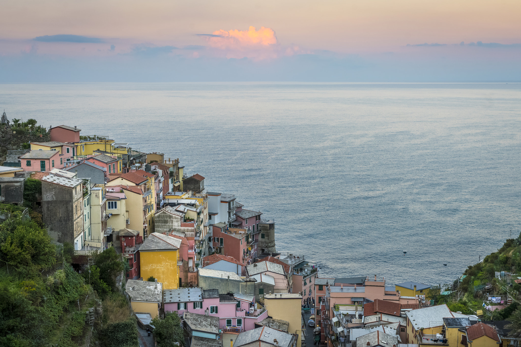 Sony a7R II + Tamron SP 24-70mm F2.8 Di VC USD sample photo. Clouds at sunrise, manarola photography