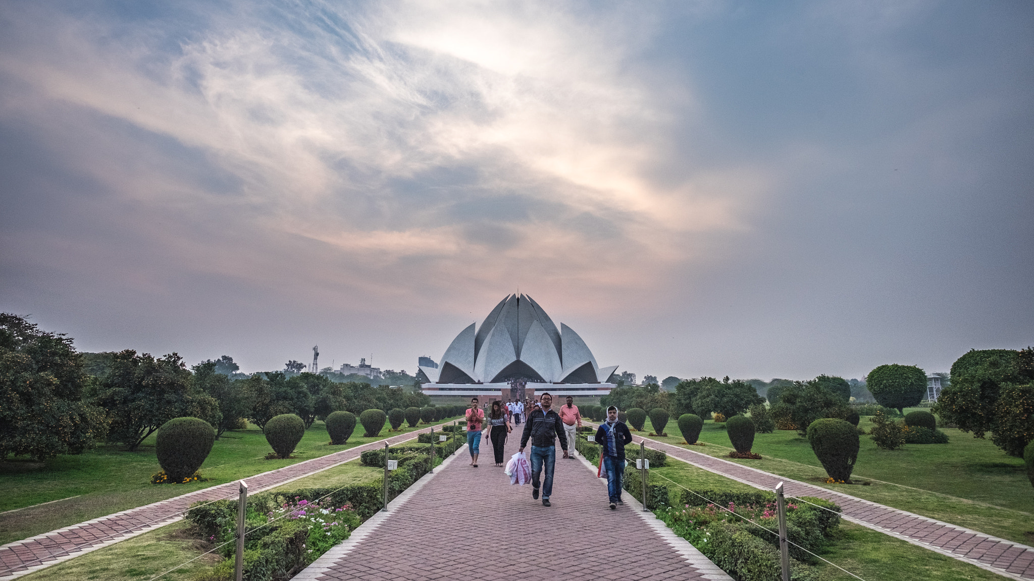 Fujifilm X-T1 + Fujifilm XF 14mm F2.8 R sample photo. Lotus temple photography