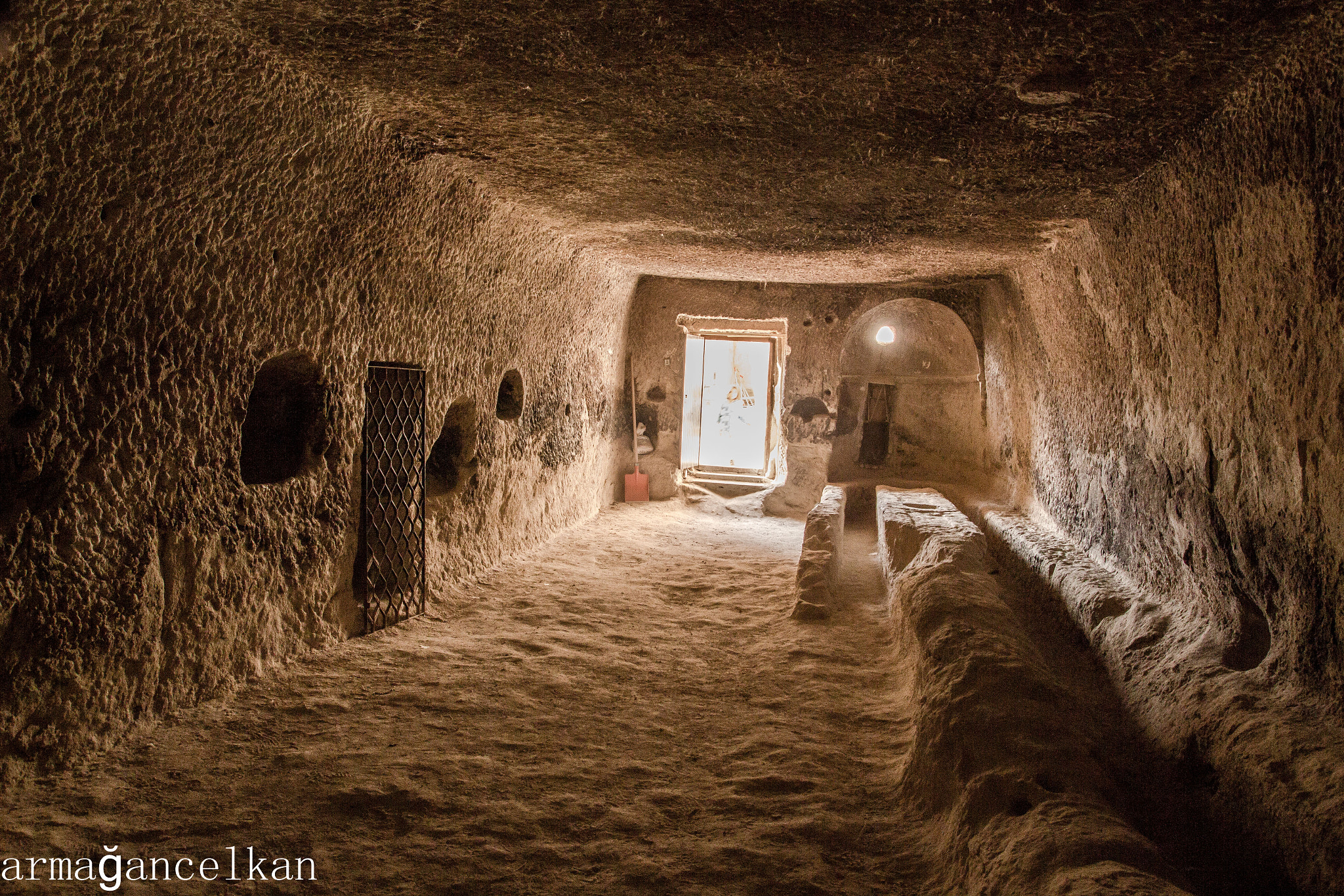 Tamron SP AF 17-50mm F2.8 XR Di II LD Aspherical (IF) sample photo. Into the cave photography