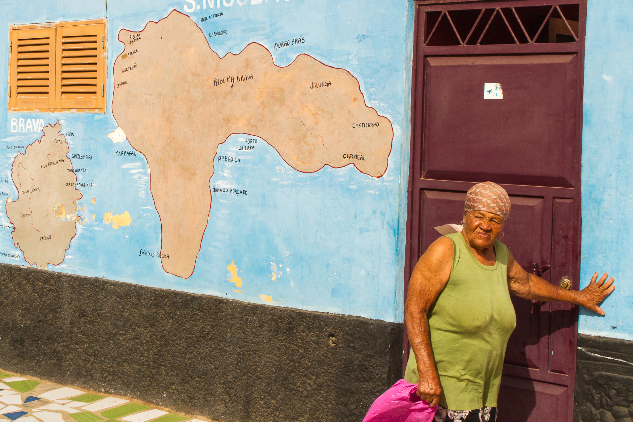Canon EOS 7D + Canon EF 24-70mm F2.8L USM sample photo. Cabo verde - old woman photography