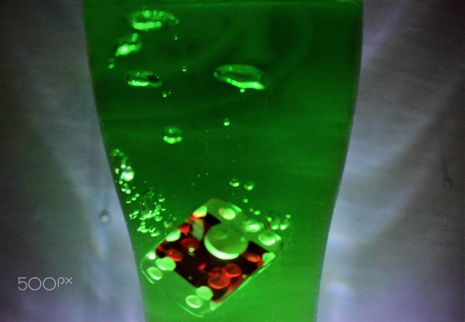 Nikon AF-S DX Micro Nikkor 40mm F2.8 sample photo. The dice dropping in green water photography