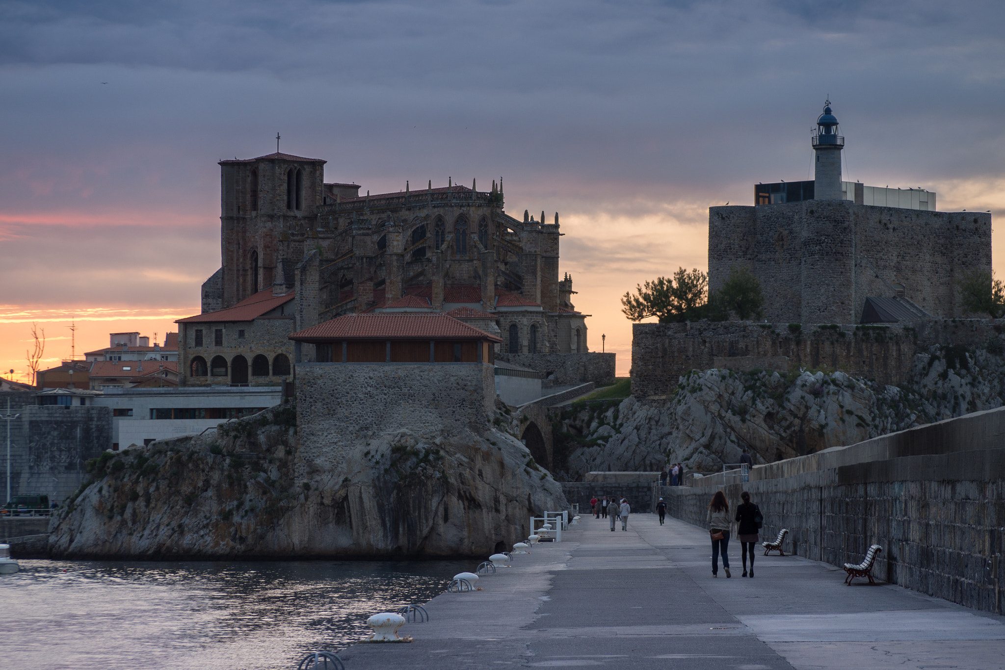 Olympus OM-D E-M10 sample photo. Atardecer en castro urdiales photography