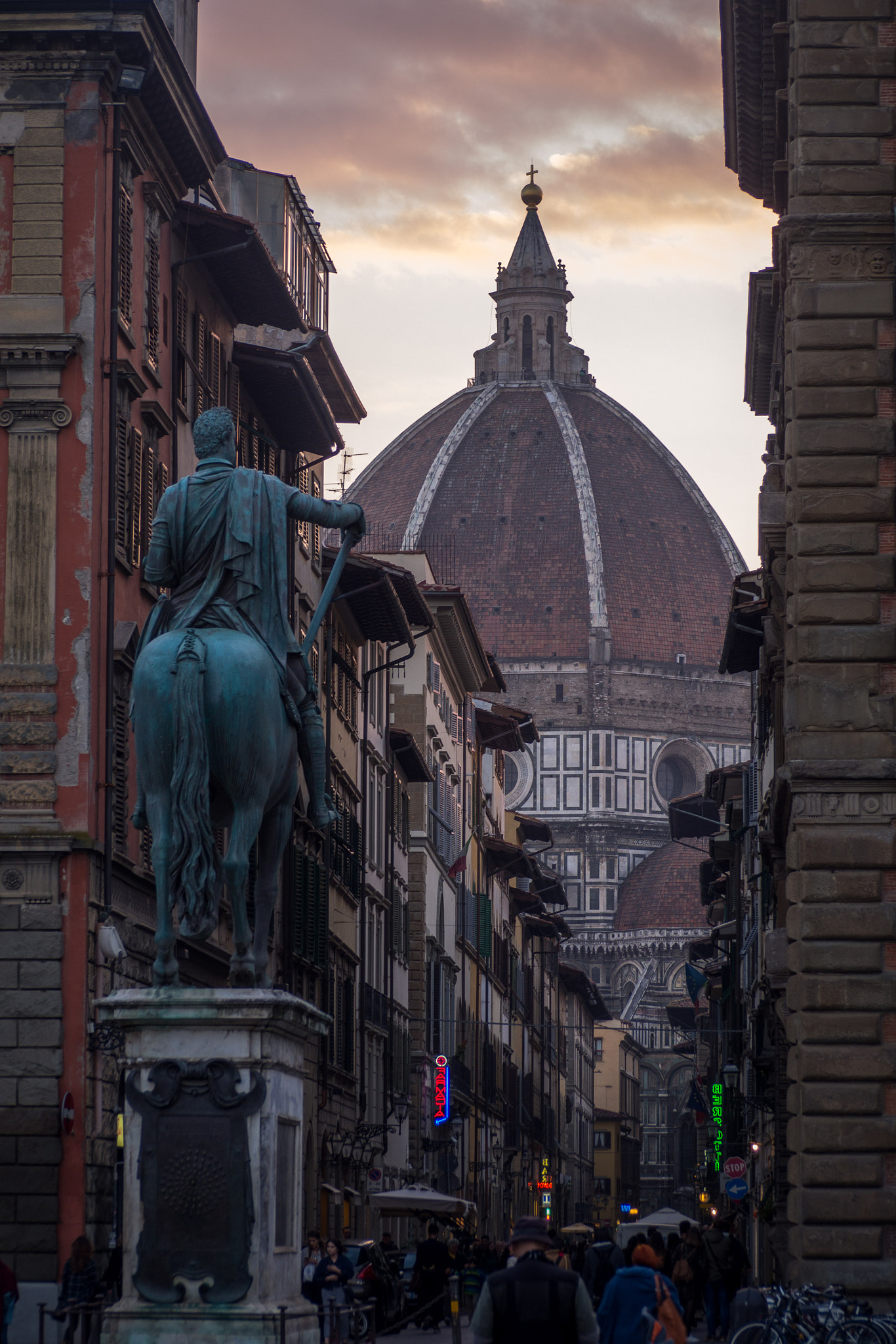 Olympus OM-D E-M10 sample photo. El camino al duomo photography