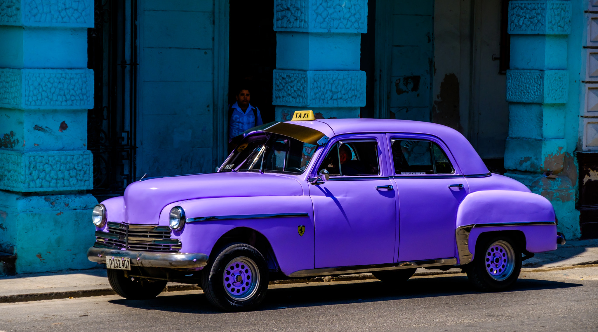 Fujifilm X-T2 + Fujifilm XF 18-135mm F3.5-5.6 R LM OIS WR sample photo. Purple taxi photography