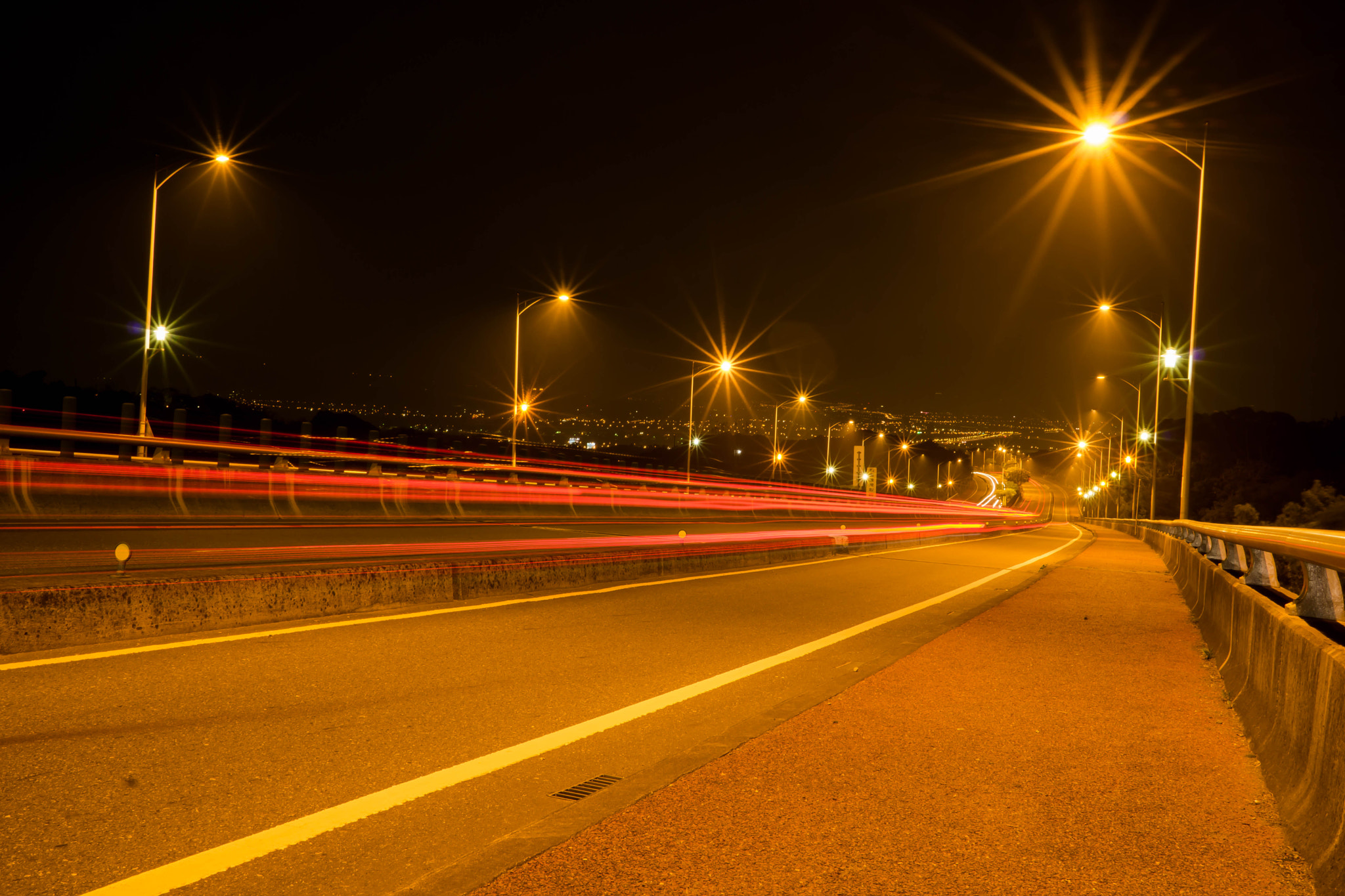 Sony Sonnar T* E 24mm F1.8 ZA sample photo. Traffic  photography