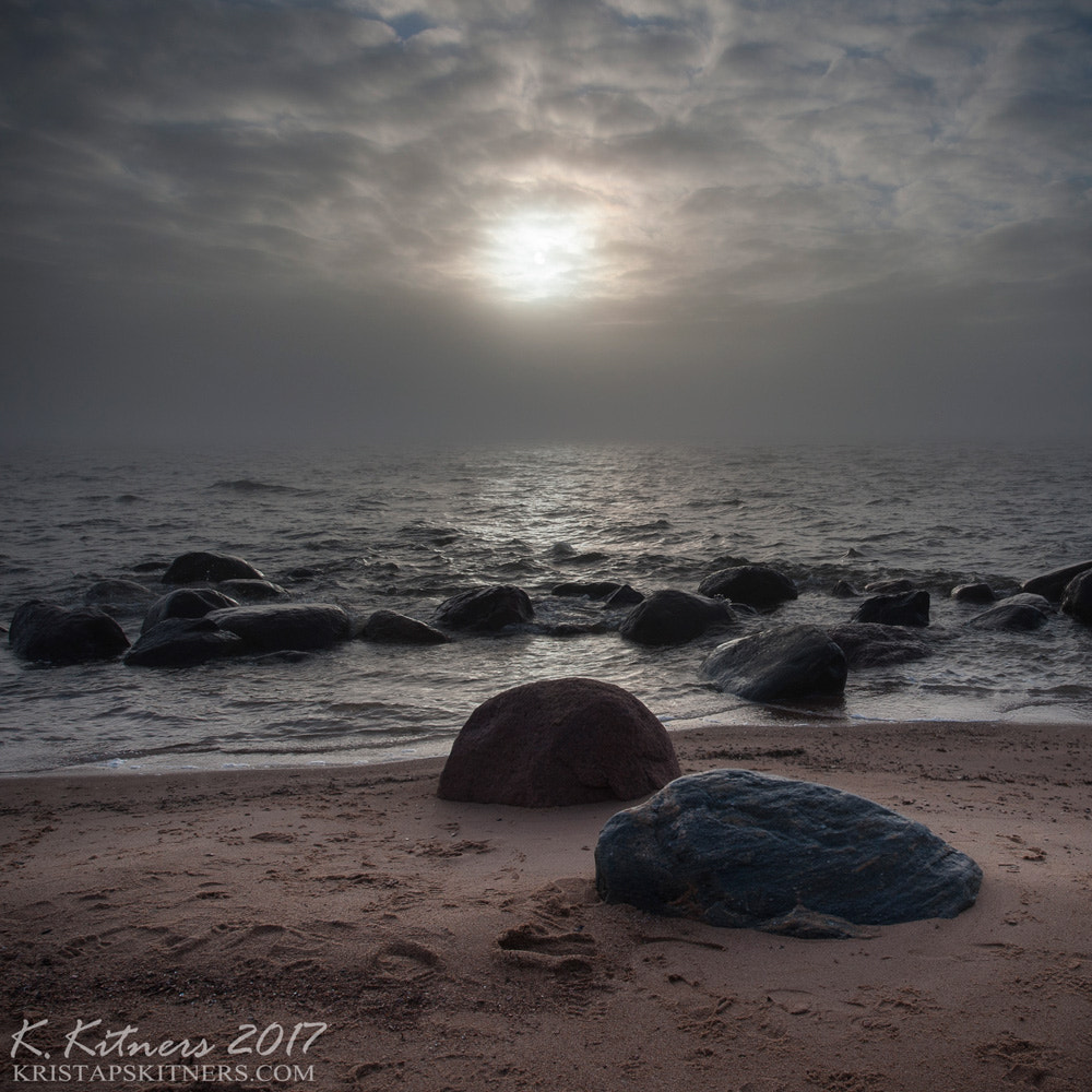 Nikon AF-S Nikkor 14-24mm F2.8G ED sample photo. The sun in the fog photography