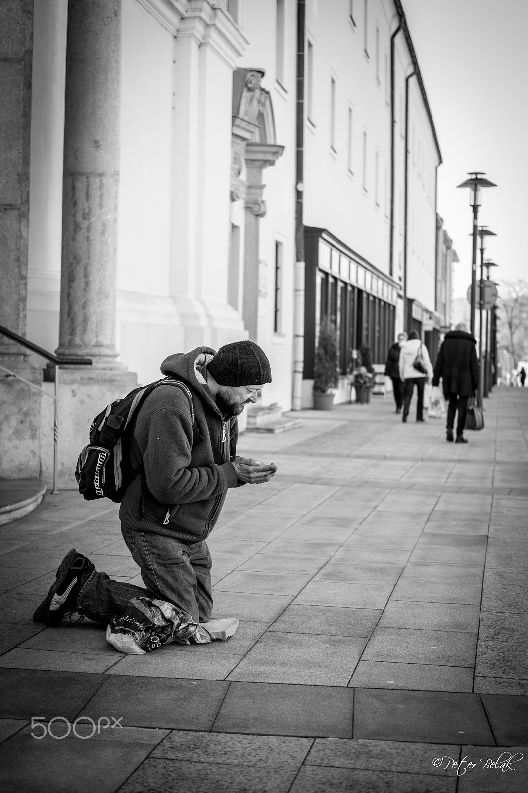 Fujifilm X-T10 + Fujifilm XF 35mm F2 R WR sample photo. On knees photography