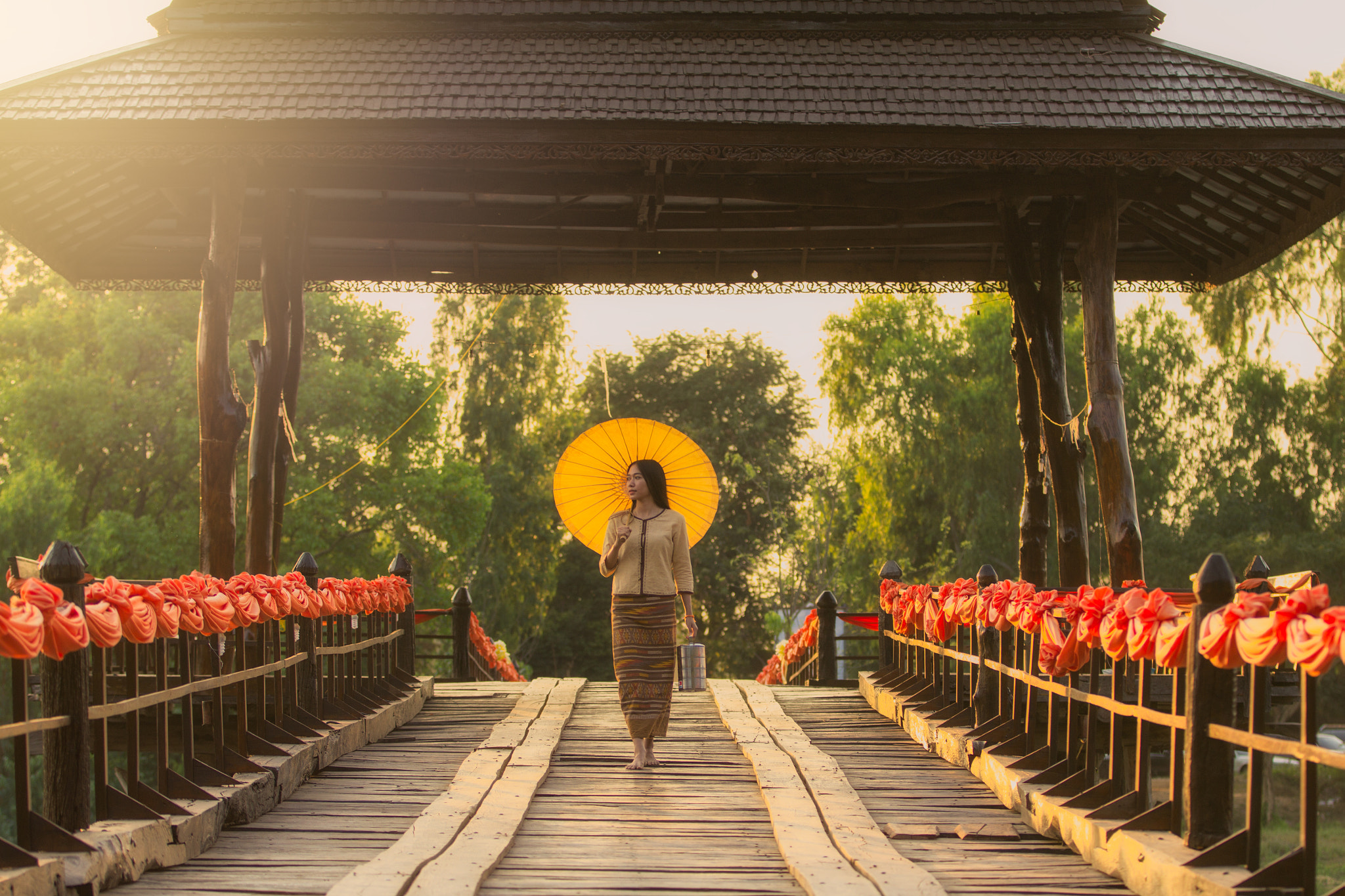 Canon EF 70-200mm F2.8L IS II USM sample photo. A girl on the wooden bridge photography
