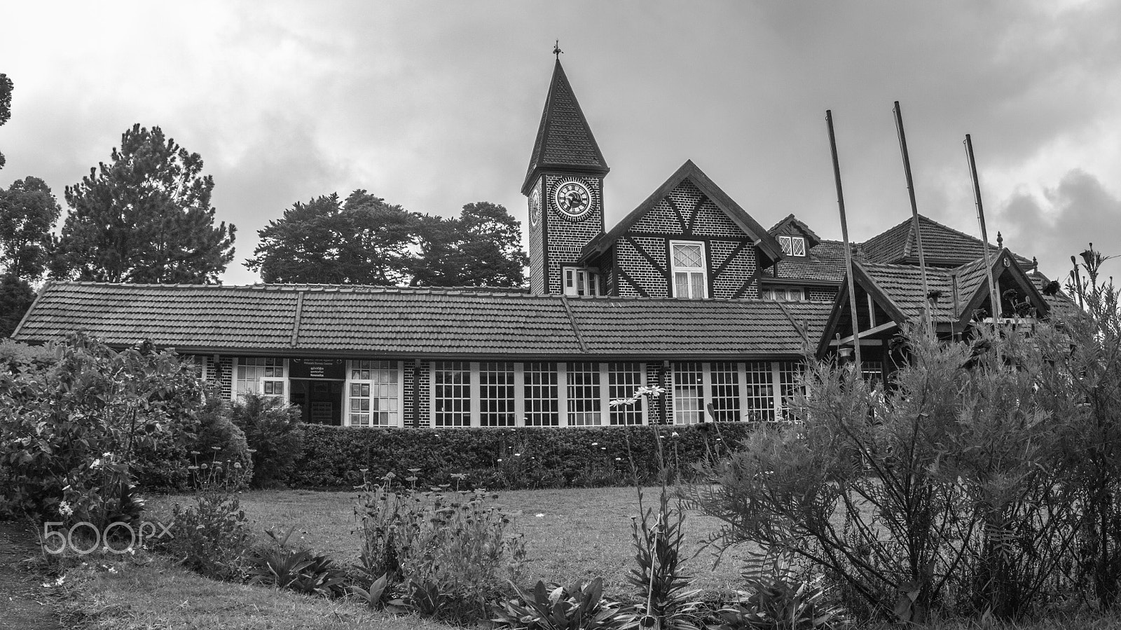 Tokina AT-X 10-17mm F3.5-4.5 DX Fisheye sample photo. The post office photography