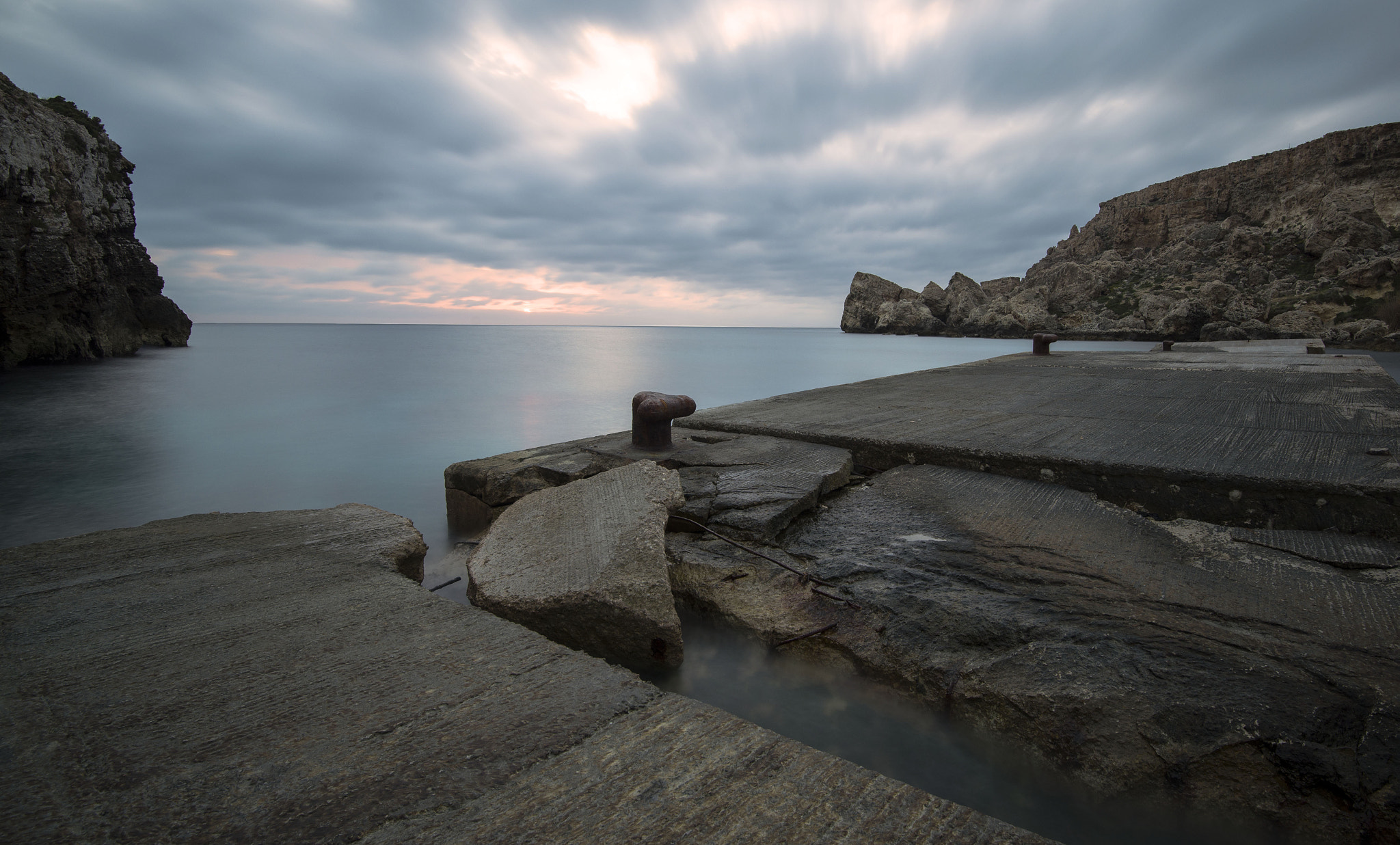 Nikon AF-S Nikkor 16-35mm F4G ED VR sample photo. Broken photography