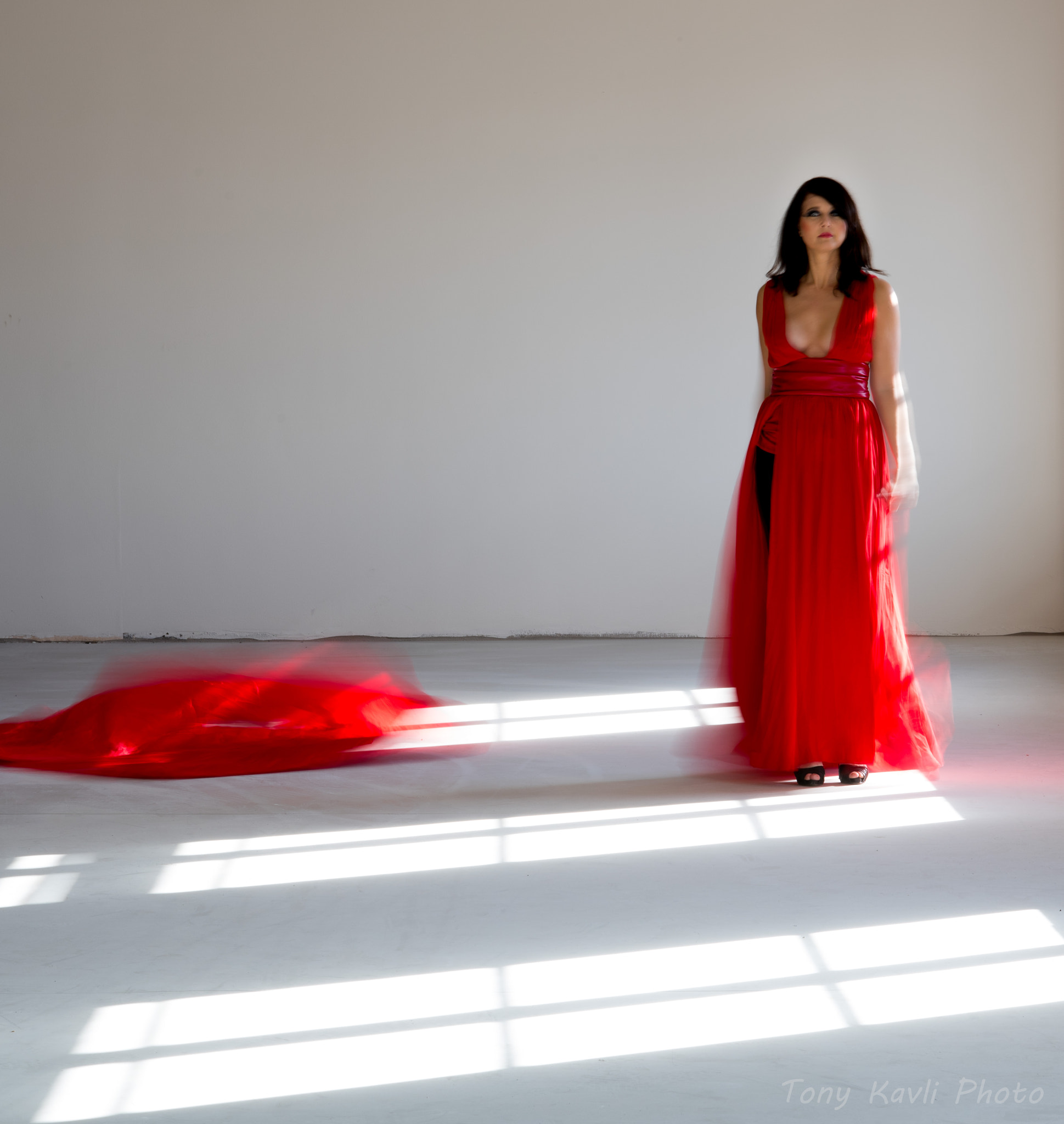 Nikon AF-S Nikkor 85mm F1.4G sample photo. Red and windows photography