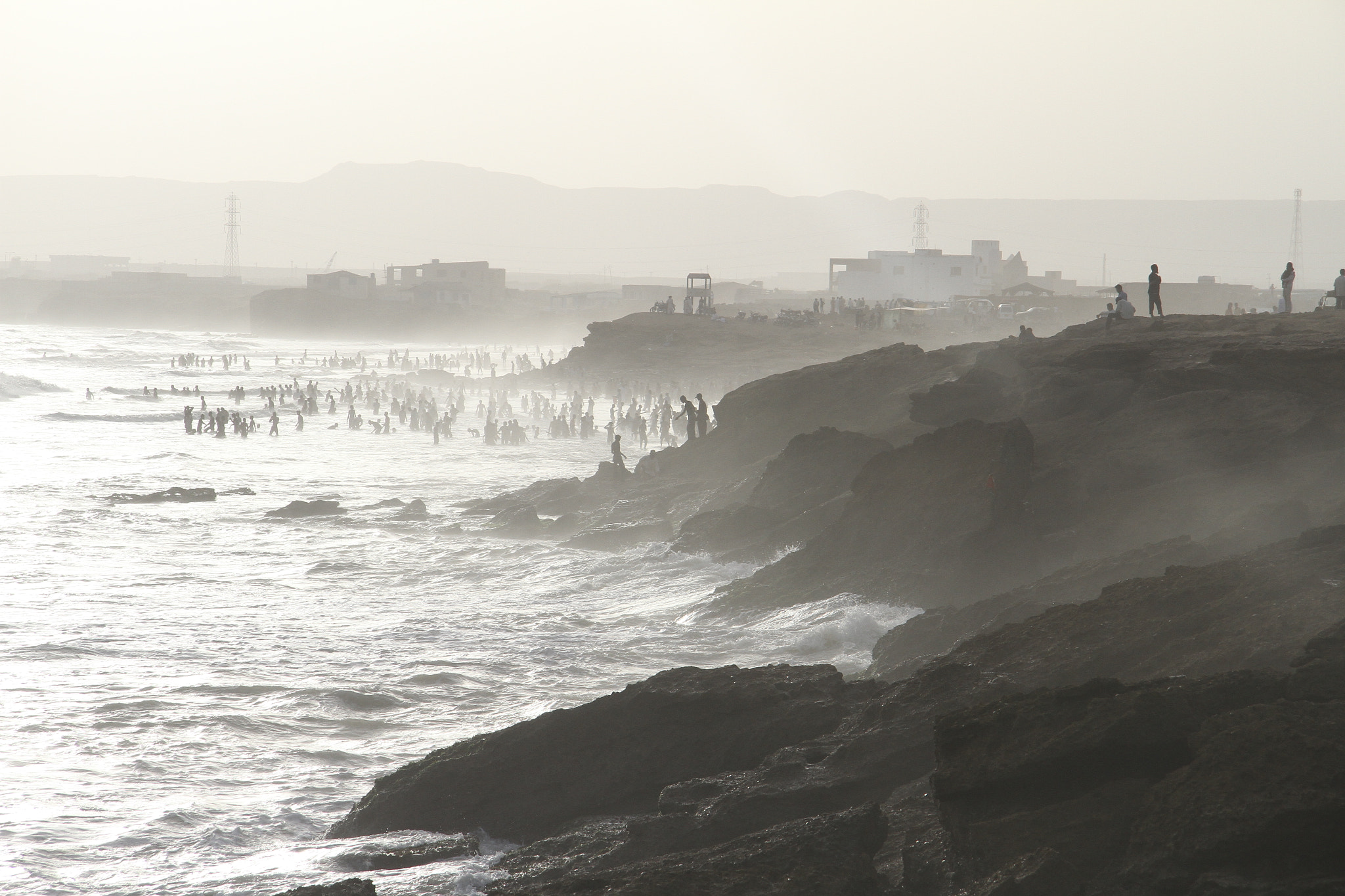 Canon EF-S 17-85mm F4-5.6 IS USM sample photo. Ocean crowds in developing world photography
