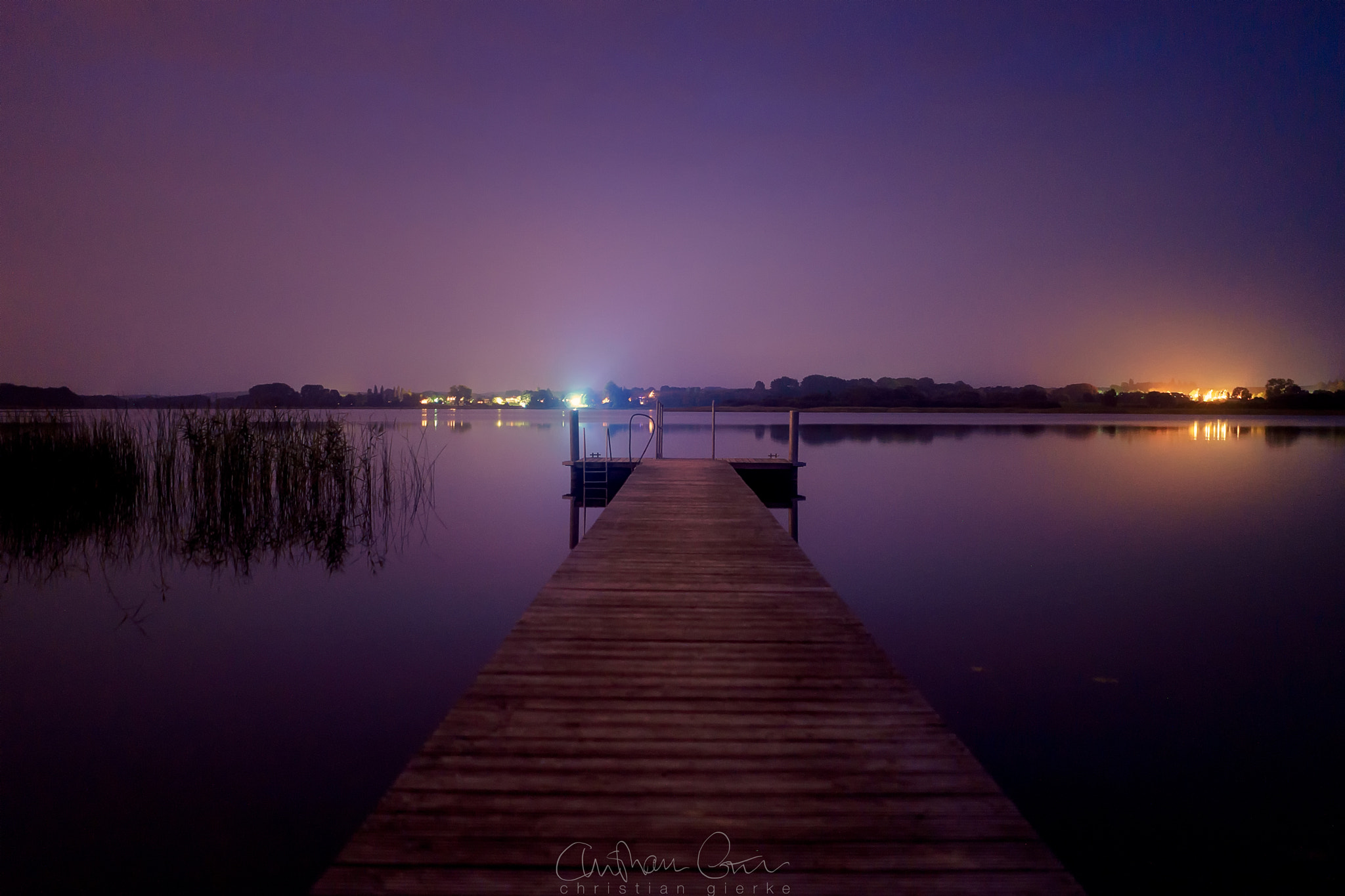 Sony a7 + Sony FE 28mm F2 sample photo. At night photography
