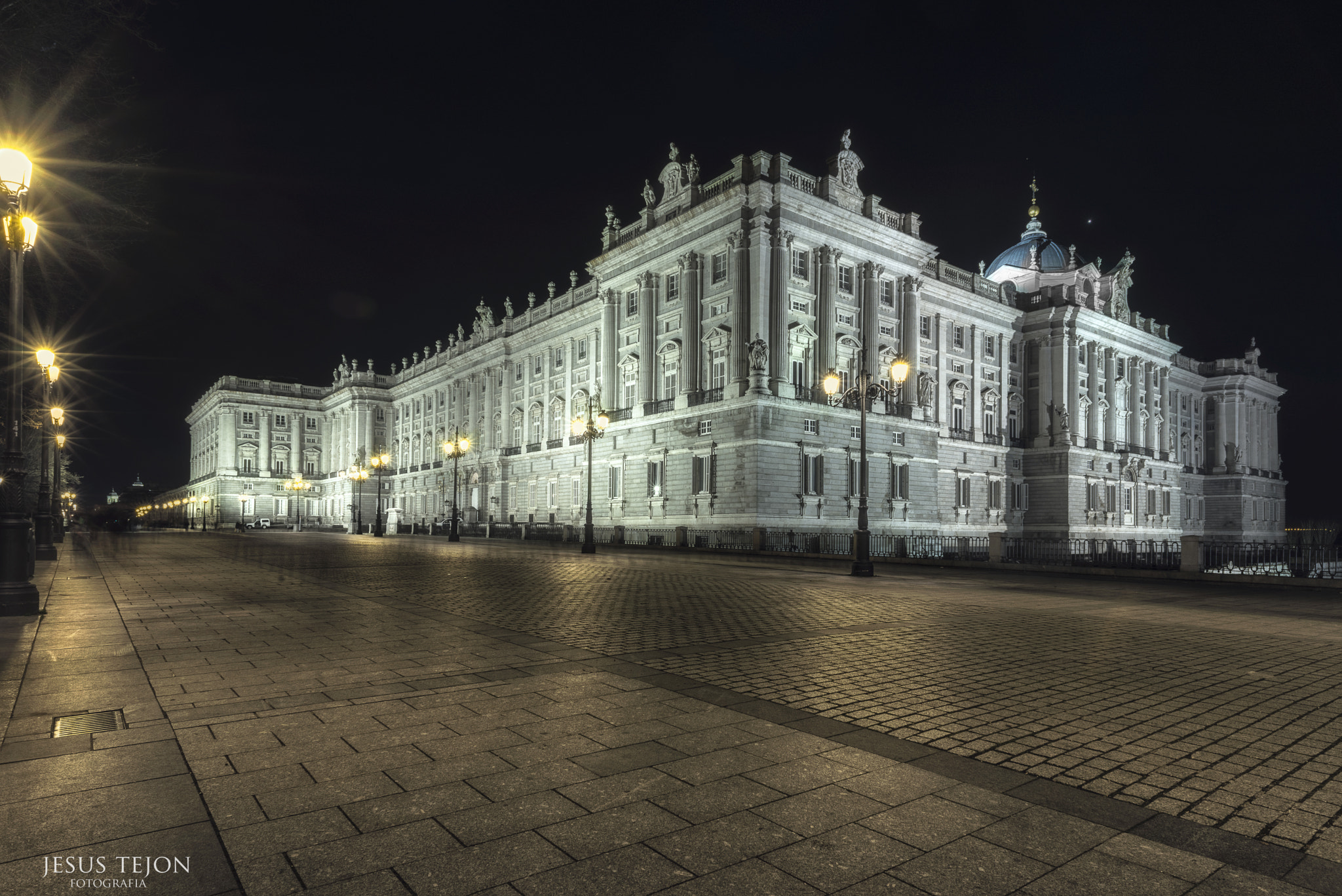 Nikon D610 + Nikon AF Nikkor 20mm F2.8D sample photo. Palacio de oriente, madrid. photography