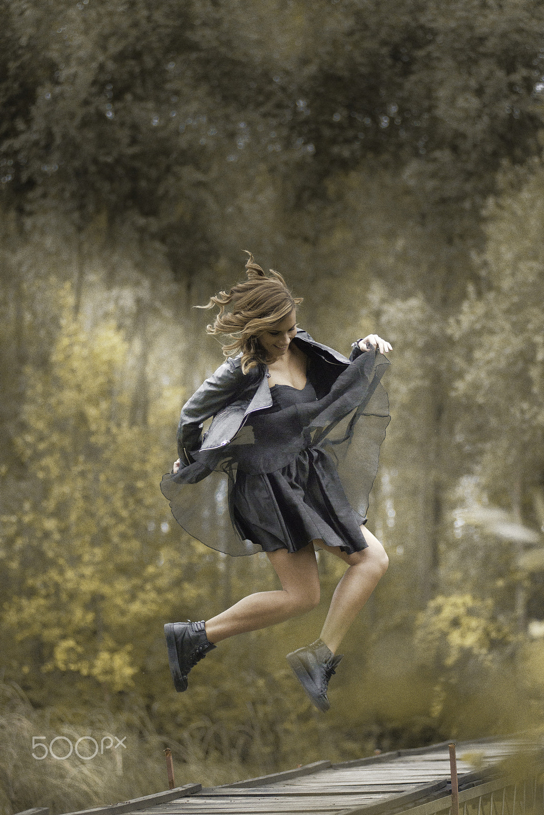 AF Zoom-Nikkor 80-200mm f/2.8 ED sample photo. Jump into the happiness photography