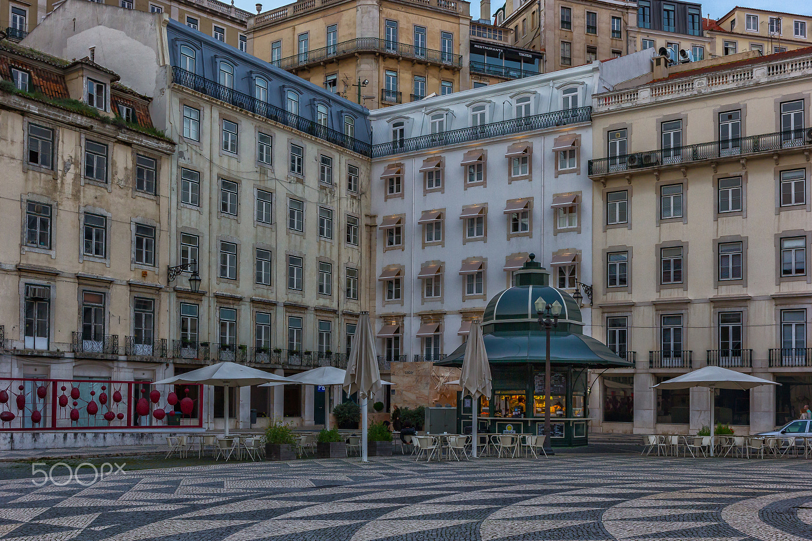 Canon EF 24-70mm F4L IS USM sample photo. Town hall square at lisbon photography