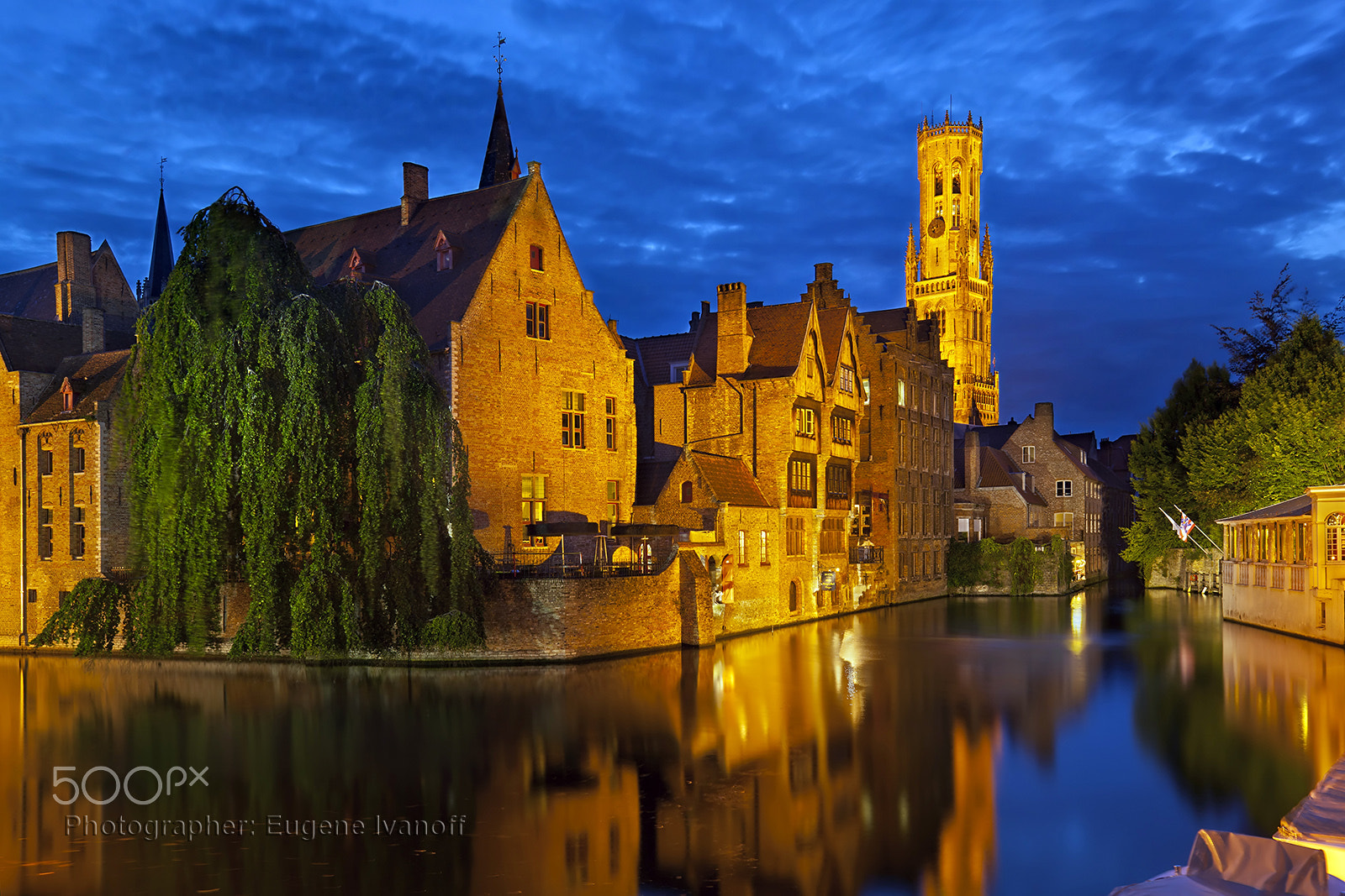 Canon EOS 5D Mark II + Canon EF 16-35mm F2.8L USM sample photo. The rozenhoedkaai (nl) (canal) in bruges at night photography