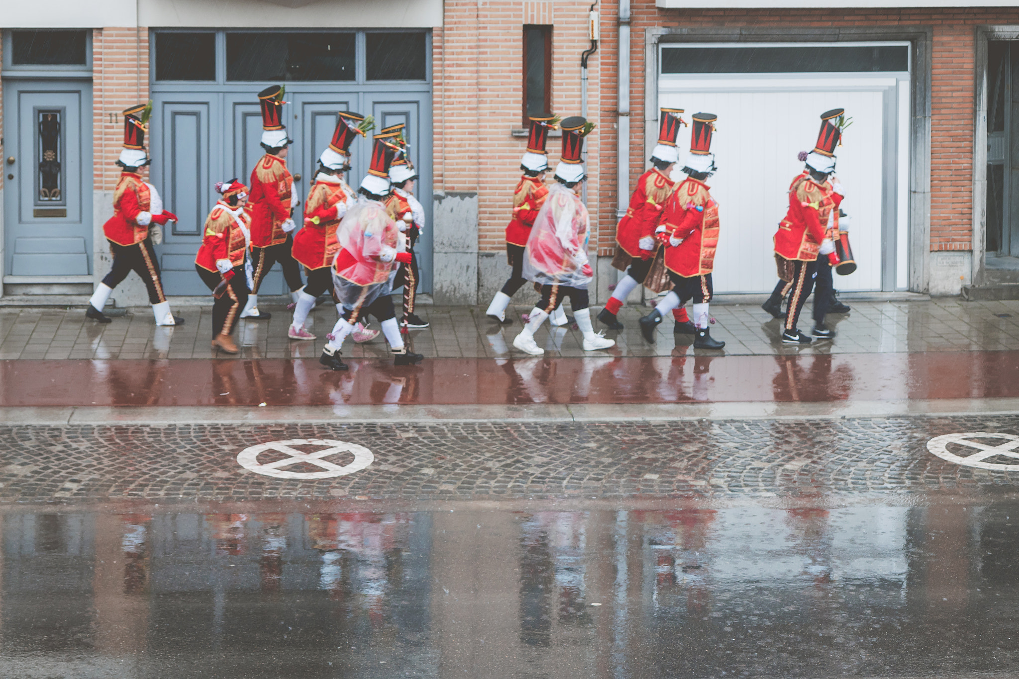 Canon EOS 750D (EOS Rebel T6i / EOS Kiss X8i) sample photo. Through the rain photography