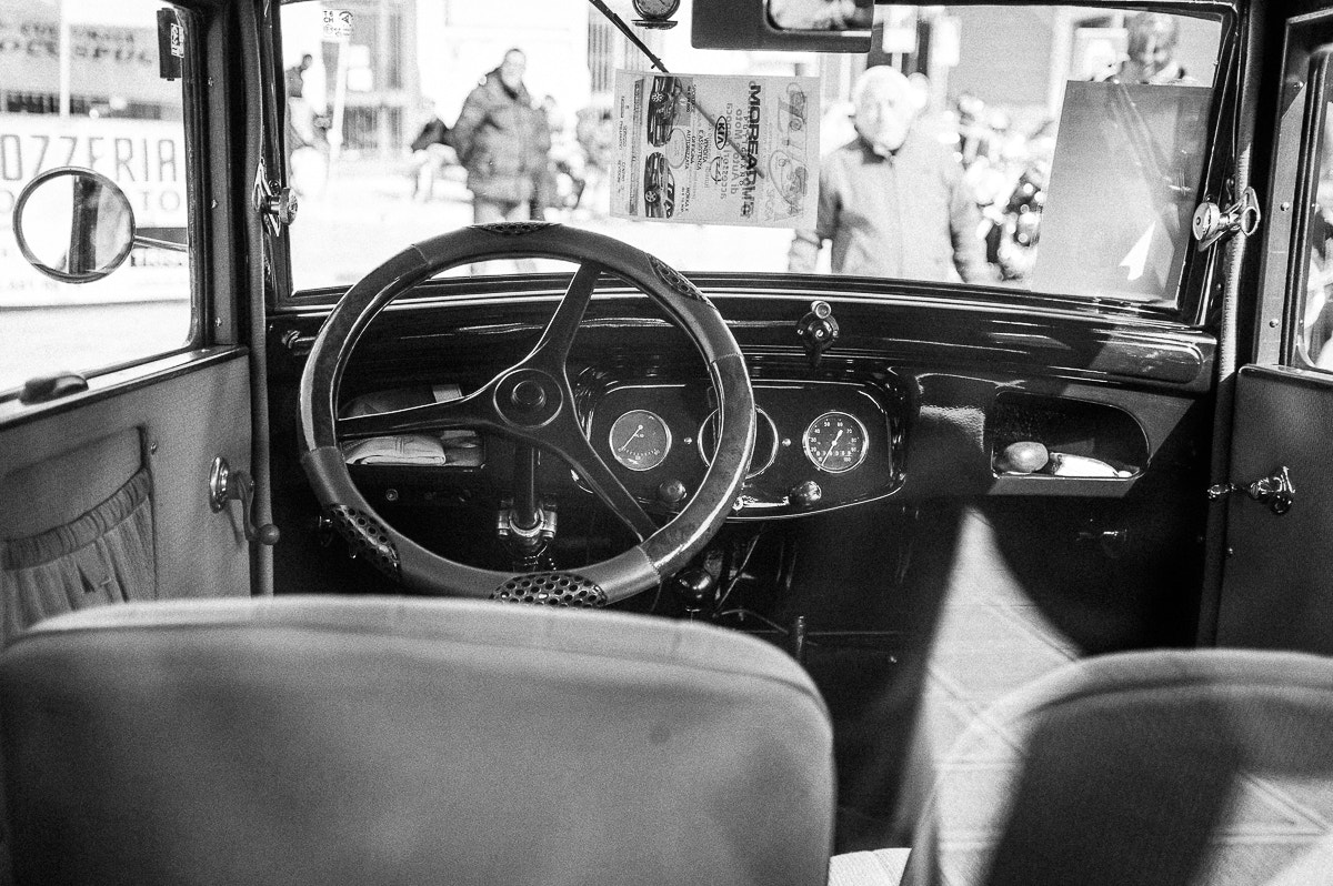 Nikon D3 sample photo. Interno d'auto photography