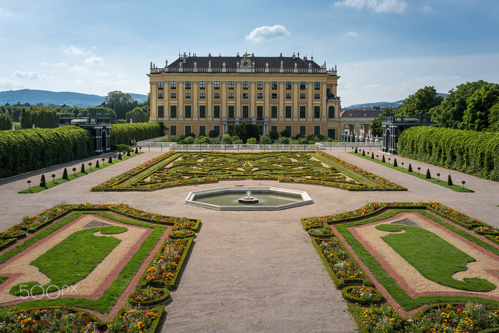 Nikon D810 + Sigma 35mm F1.4 DG HSM Art sample photo. Schloss schönbrunn, wien photography