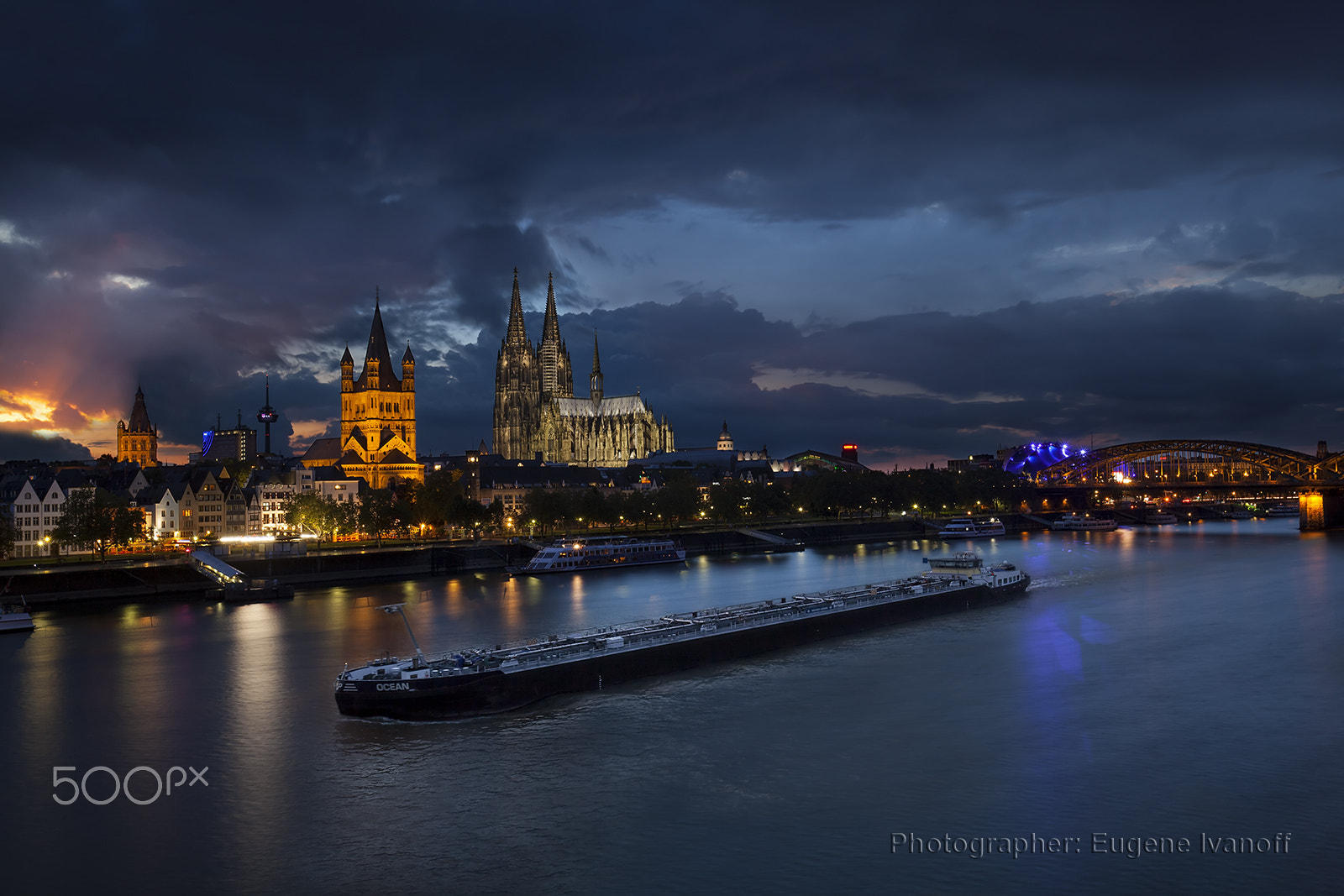 Canon EF 16-35mm F2.8L USM sample photo. Cologne at dusk photography