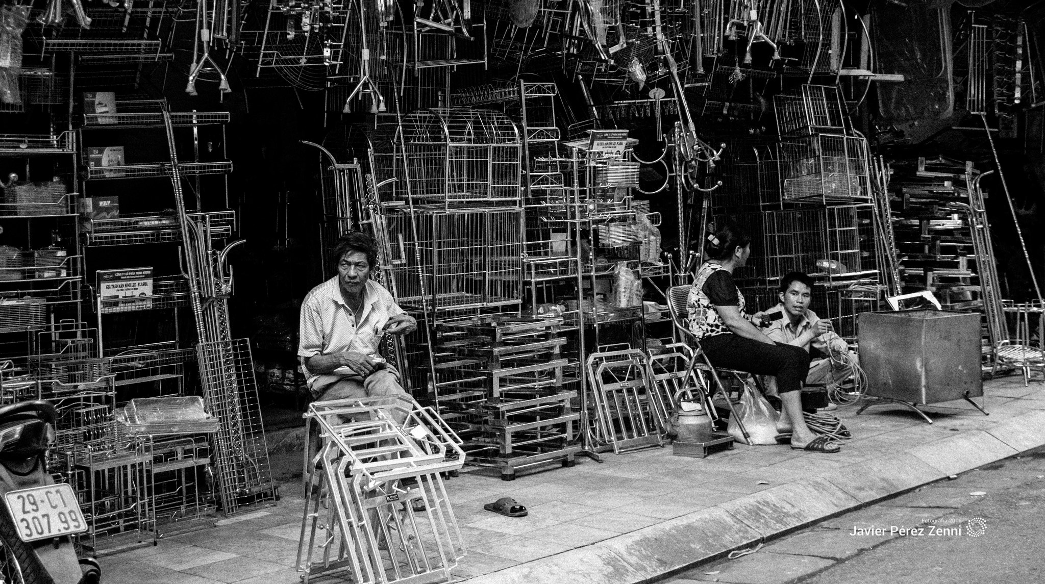 Canon EF-S 17-55mm F2.8 IS USM sample photo. In the street ii (people of vietnam iv) photography