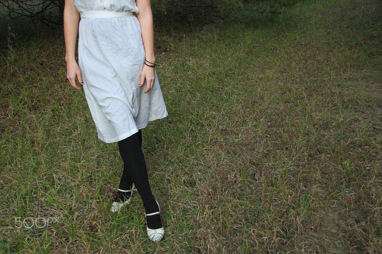 Canon EF-S 17-85mm F4-5.6 IS USM sample photo. Crossed legs, white dress photography