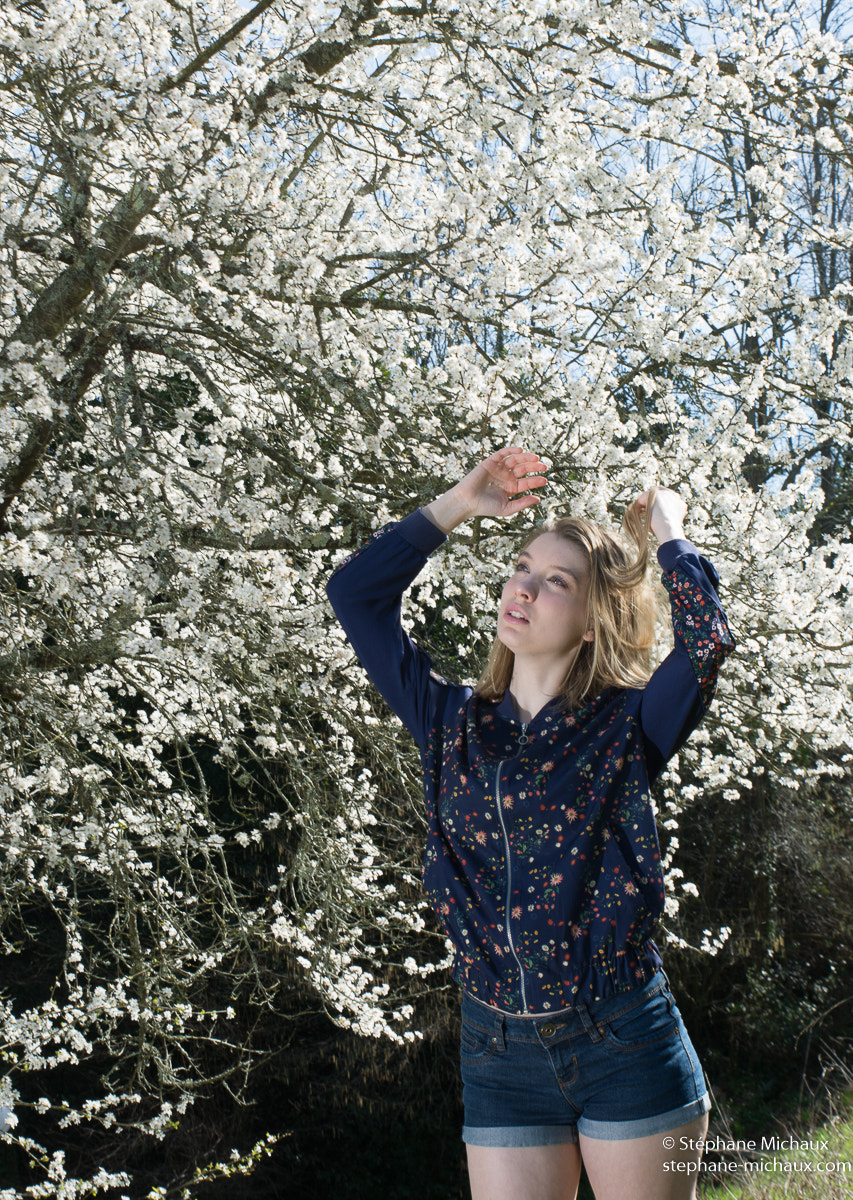 Nikon D7100 sample photo. Spring girl, white flowers photography