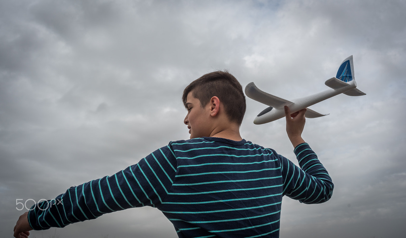 Nikon D750 + AF Zoom-Nikkor 28-105mm f/3.5-4.5D IF sample photo. Child flying his model airplane photography