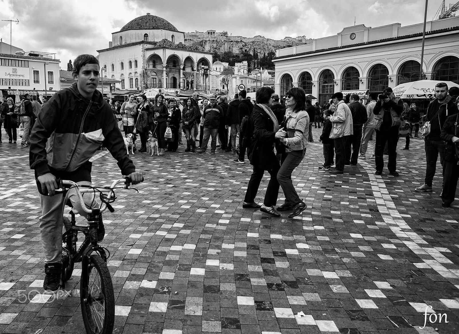 Nikon D600 + Nikon AF Nikkor 24mm F2.8D sample photo. Dancing in the street photography