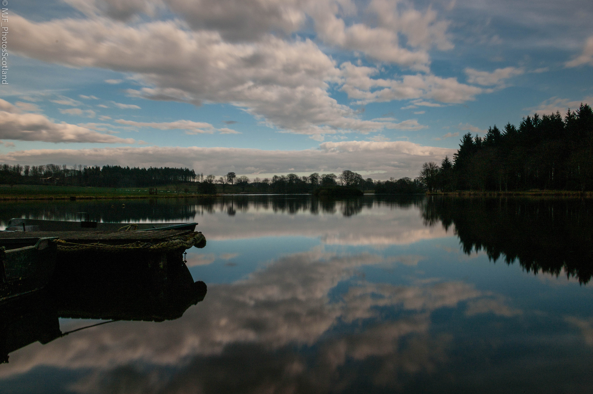 Samsung GX-20 sample photo. Pitfour lake. photography