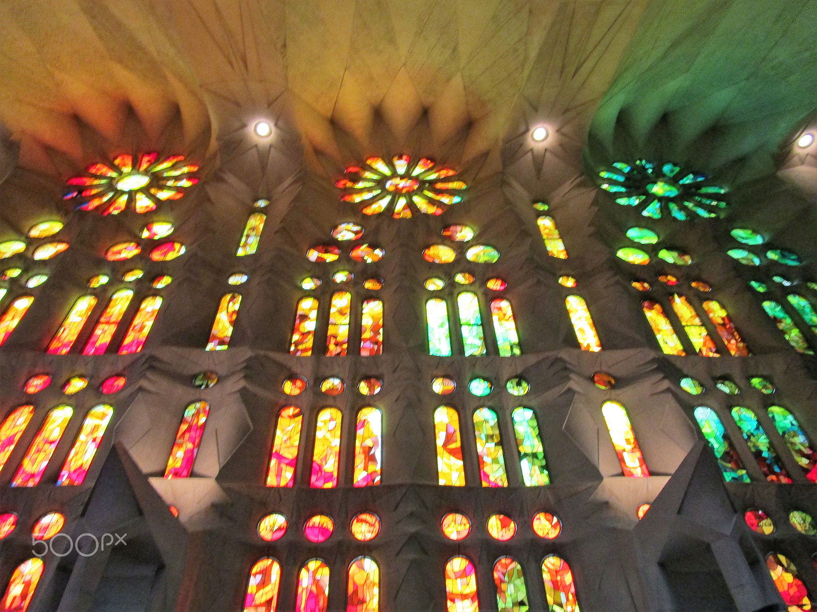 Canon PowerShot ELPH 190 IS (IXUS 180 / IXY 190) sample photo. Sunny day at sagrada familia photography