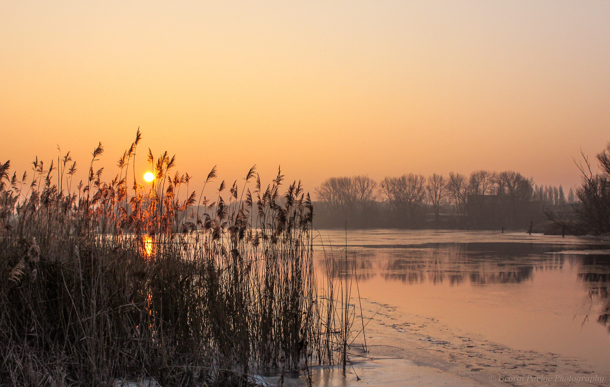 Canon EOS 550D (EOS Rebel T2i / EOS Kiss X4) sample photo. River sunrise photography