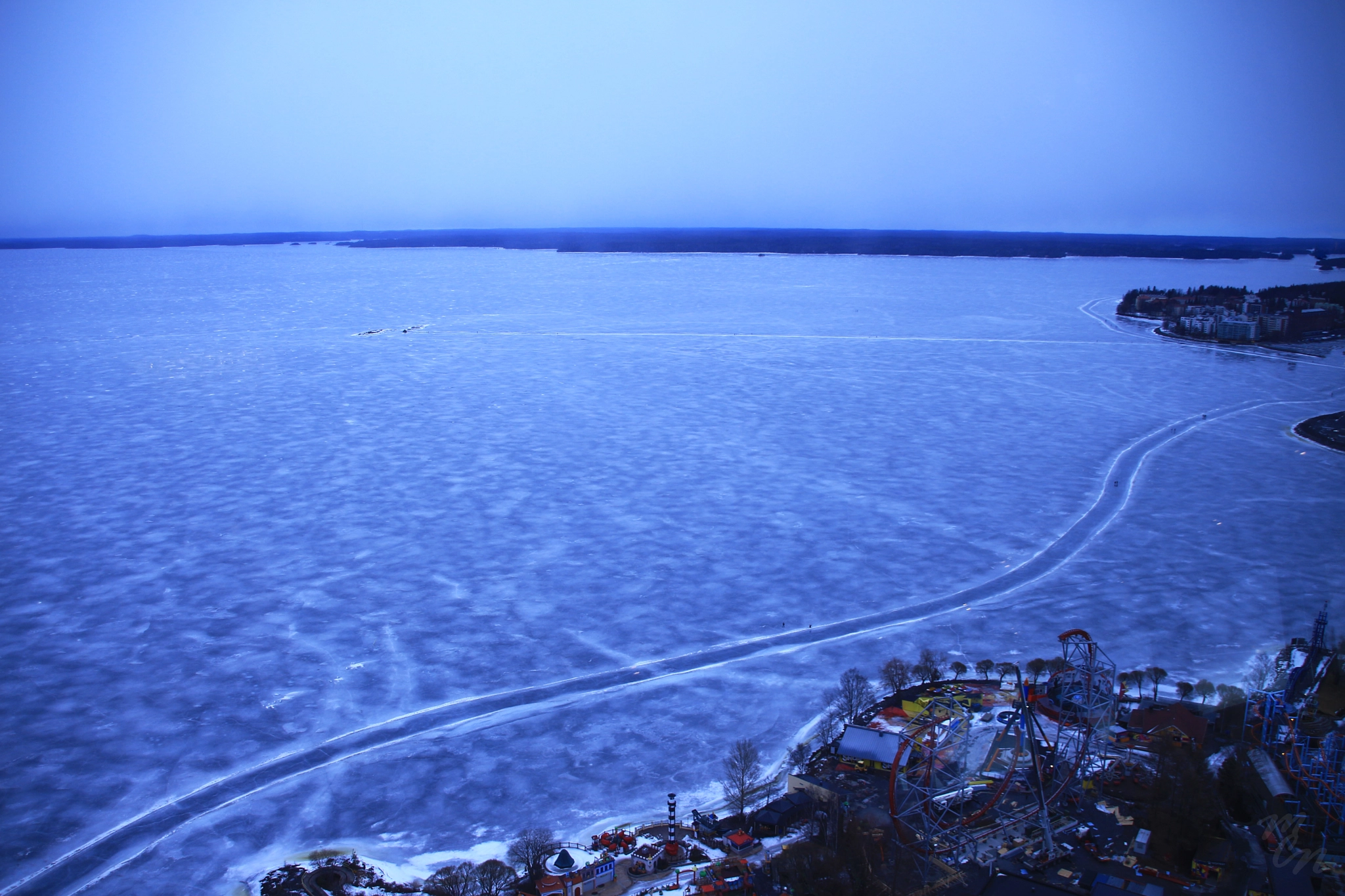 Canon EOS 700D (EOS Rebel T5i / EOS Kiss X7i) + Canon TS-E 90mm F2.8 Tilt-Shift sample photo. The frozen lake photography