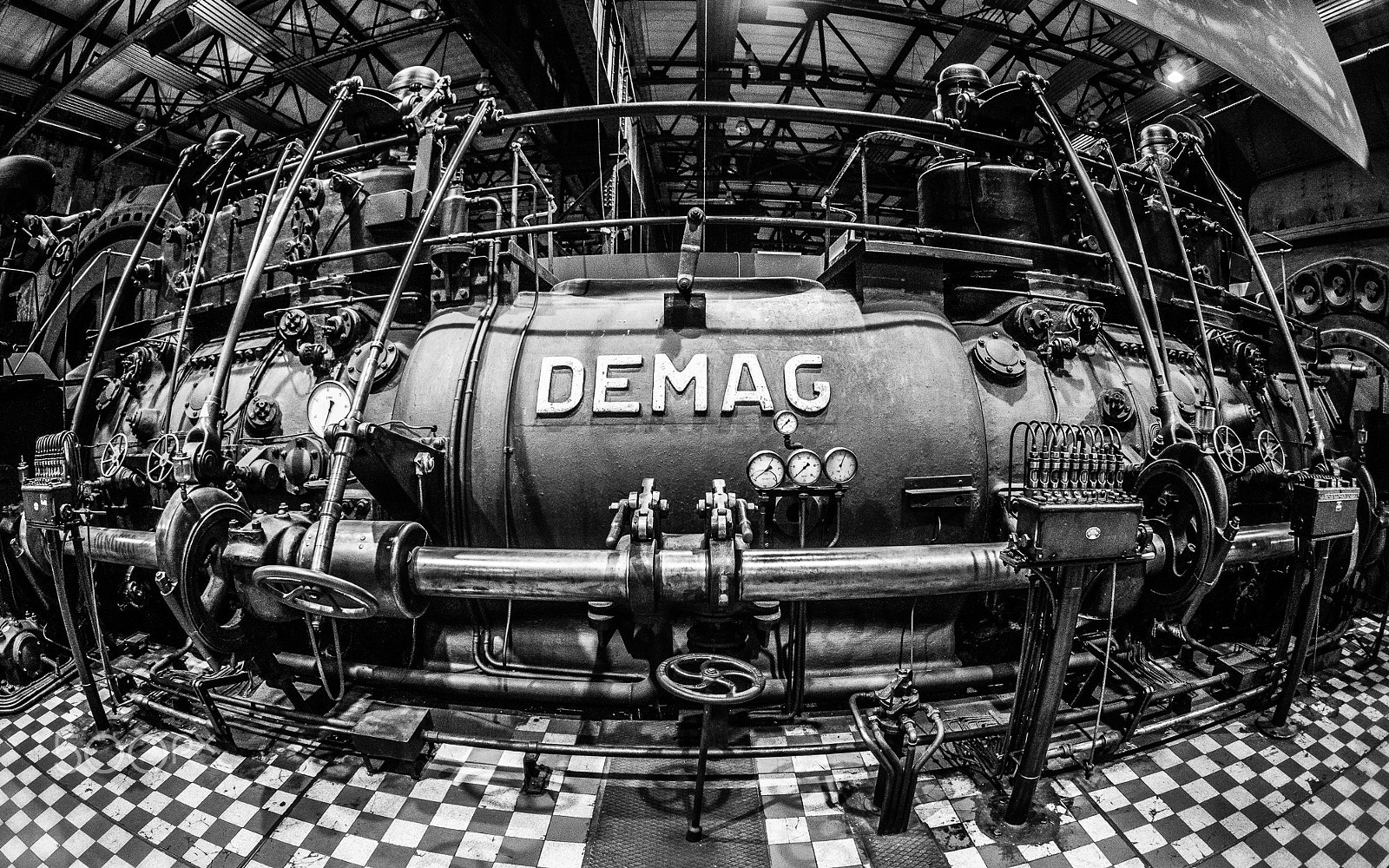 OLYMPUS M.8mm F1.8 sample photo. Historic machinery photography